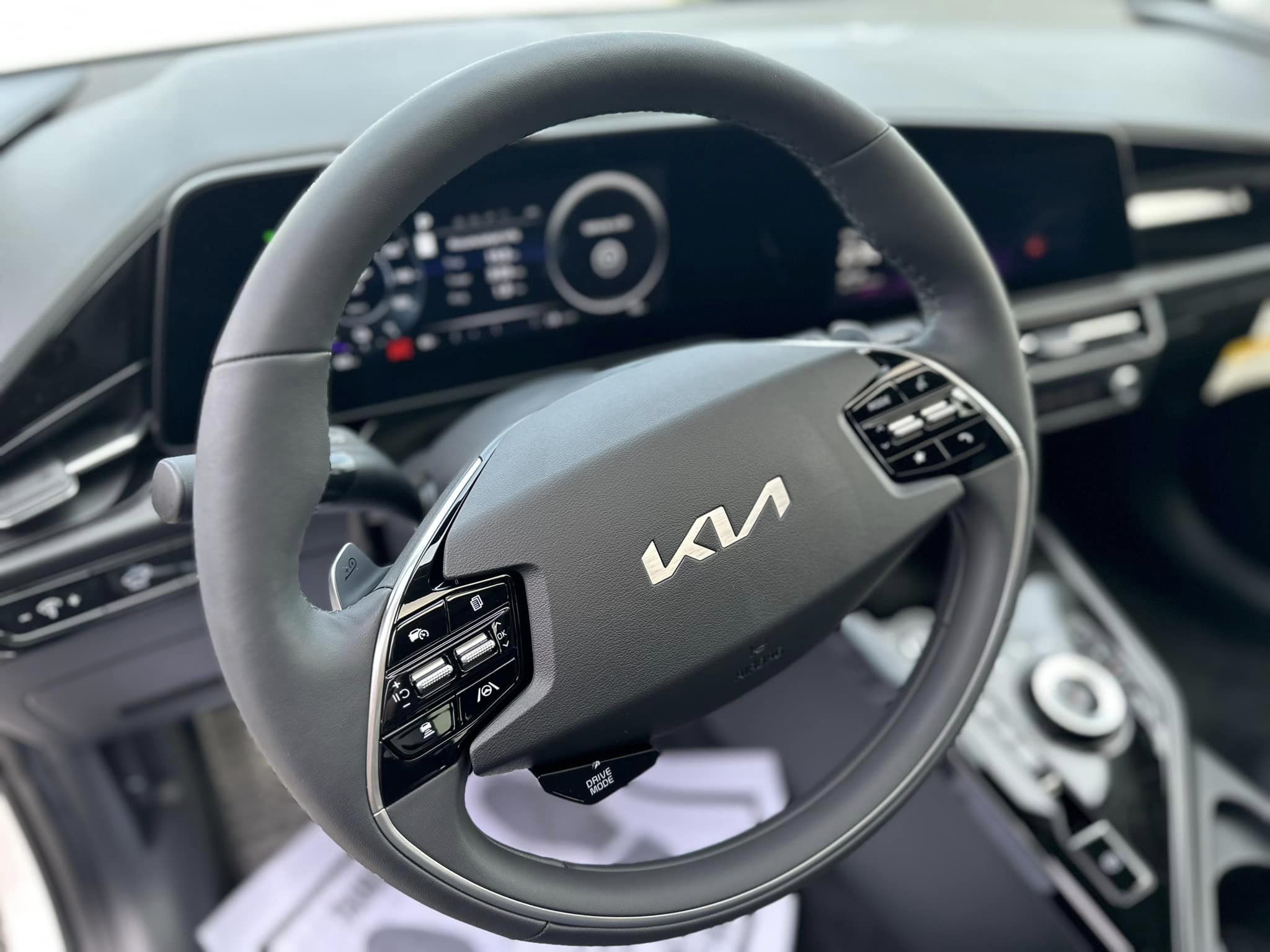 2023 Kia Niro - Snow White Pearl - Wave Trim - Steering Wheel