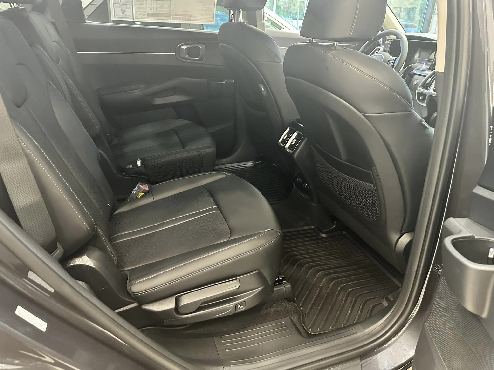 2023 Kia Sportage - Platinum Graphite - HEV Hybrid EX AWD Trim - Passenger View