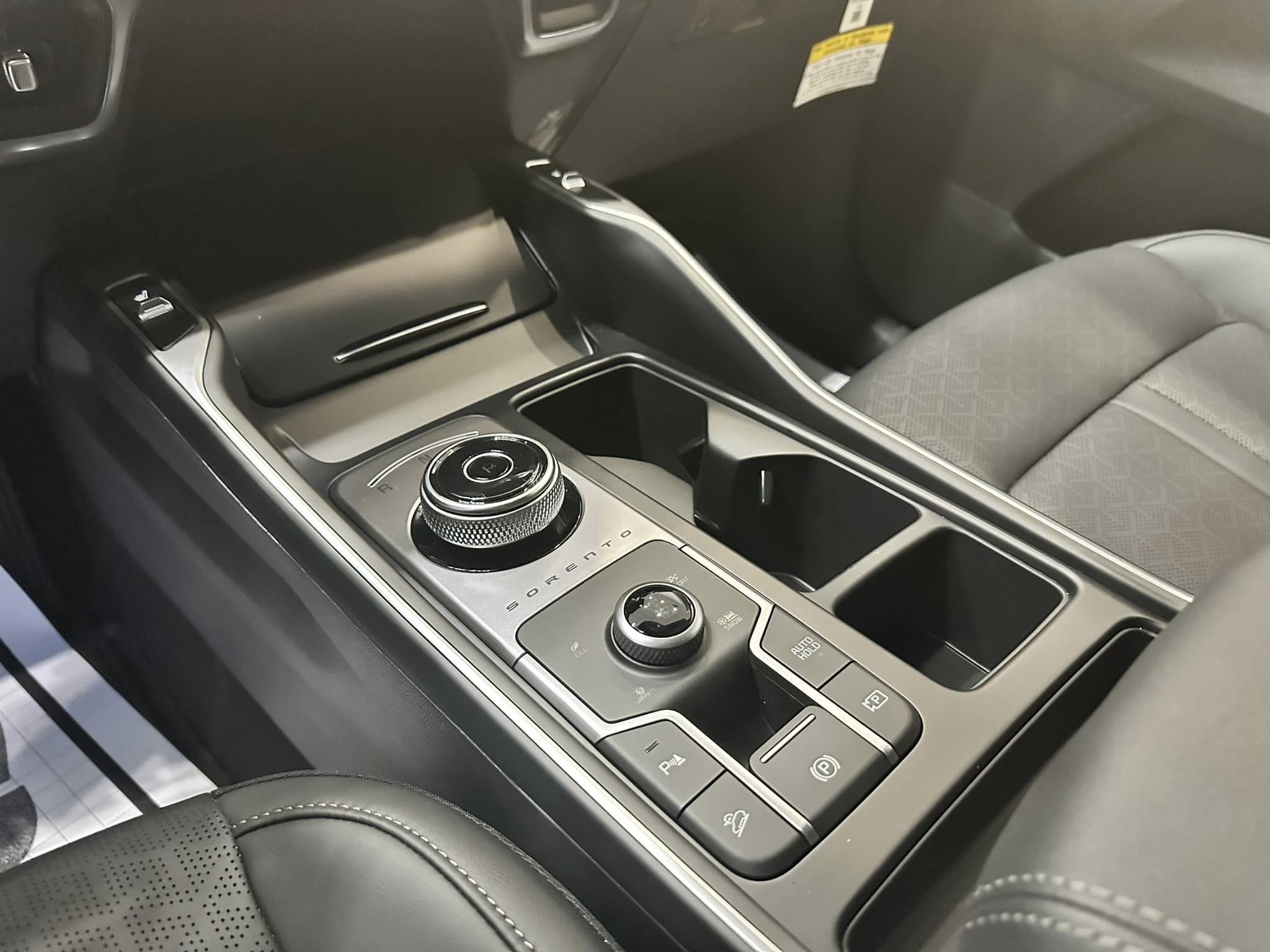 2023 Kia Sportage - Platinum Graphite - HEV Hybrid SX Prestige Trim - Center Console
