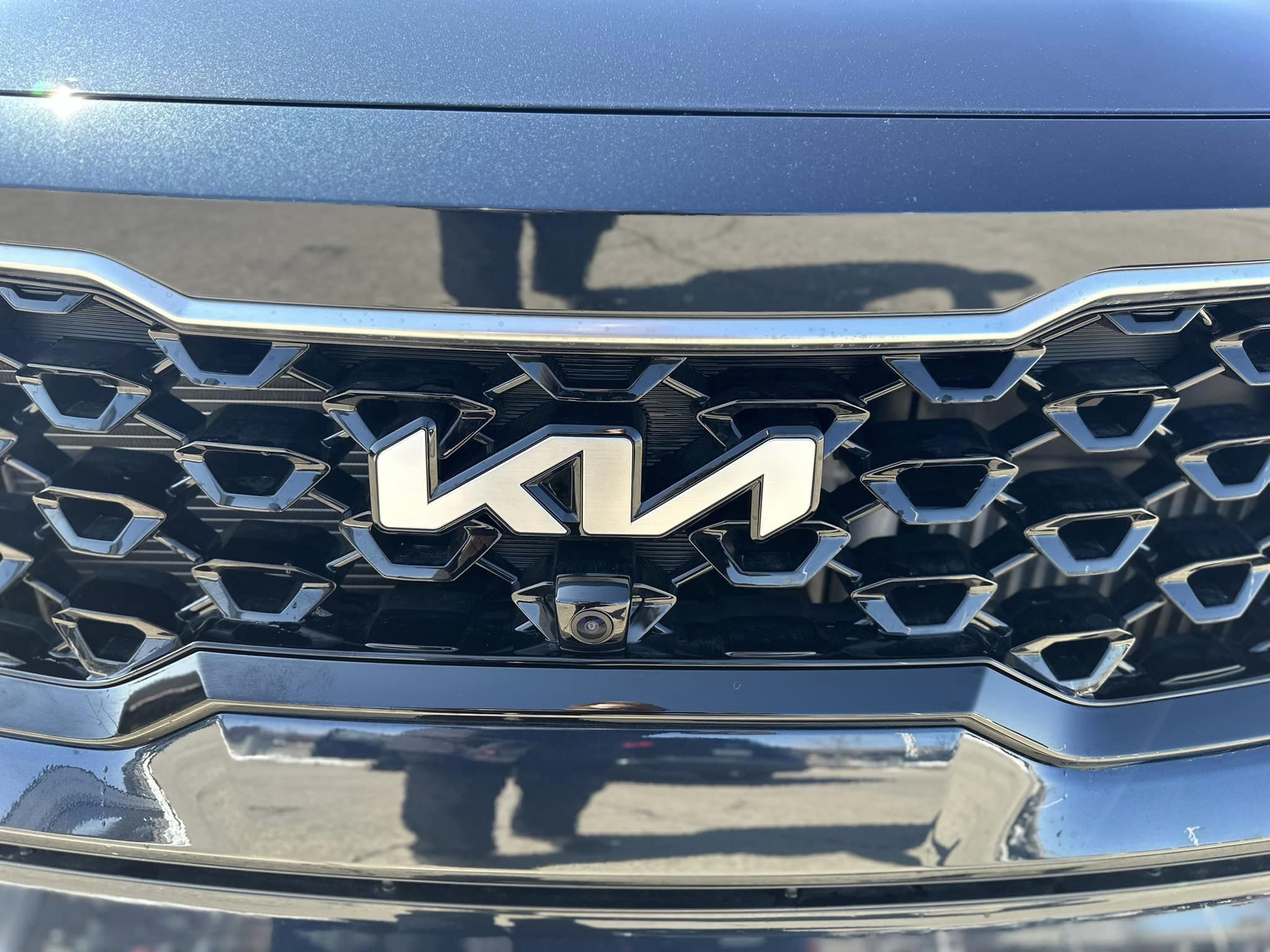 2023 Kia Sportage - Gravity Blue - HEV Hybrid SX Prestige Trim - Grill Logo Close Up