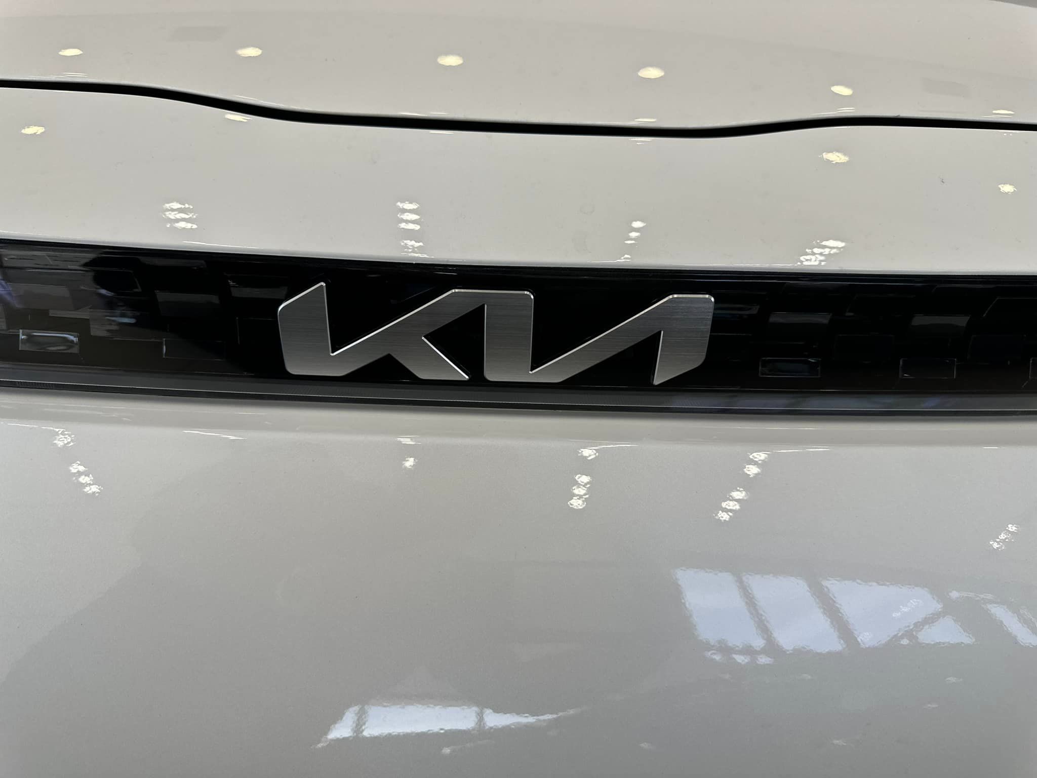 2023 Kia Soul - Snow White Pearl - GT-Line Trim - Grill Logo Close Up