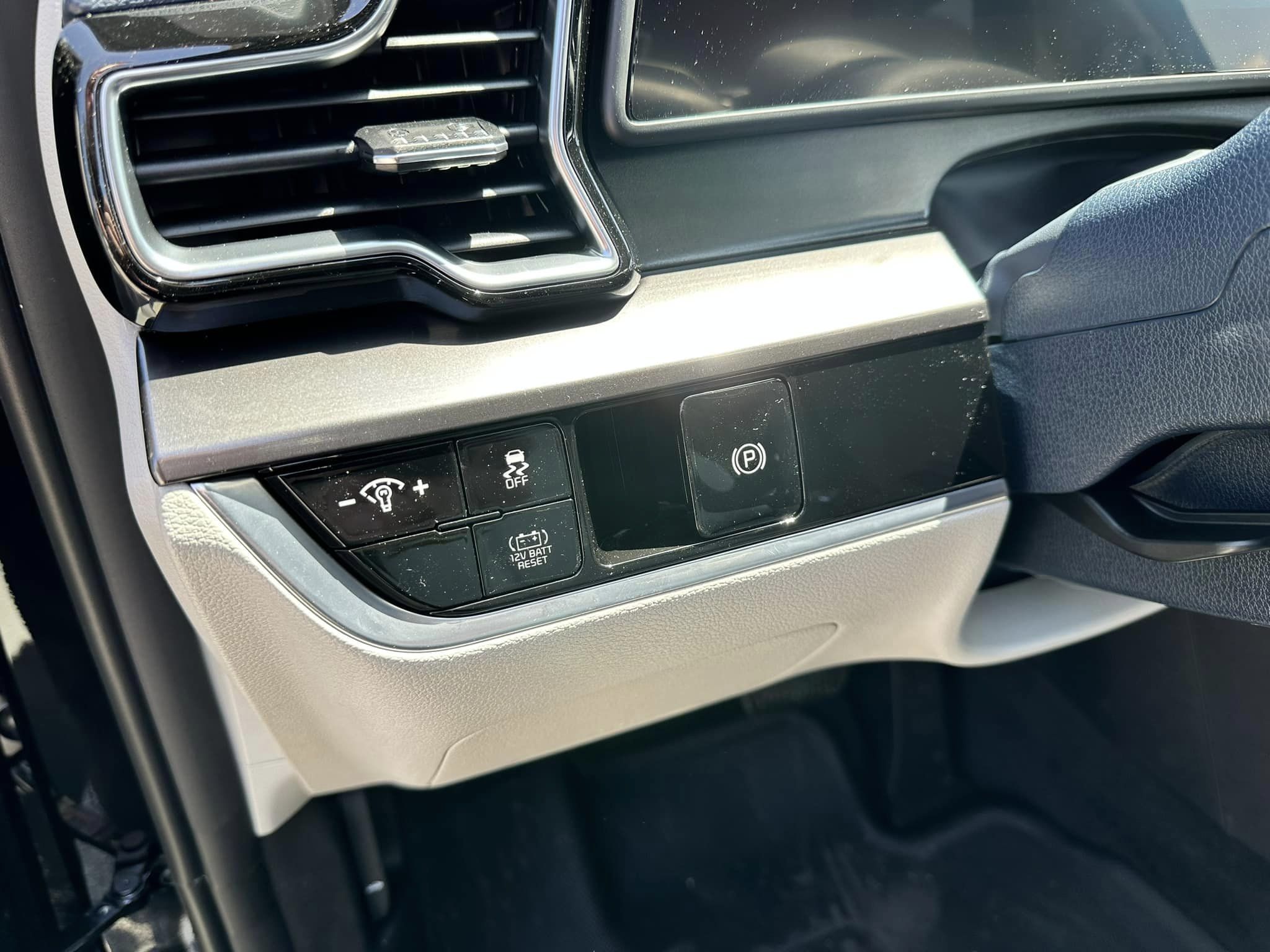 2023 Kia Sportage Hybrid - Fusion Black - EX Trim - Dash Controls