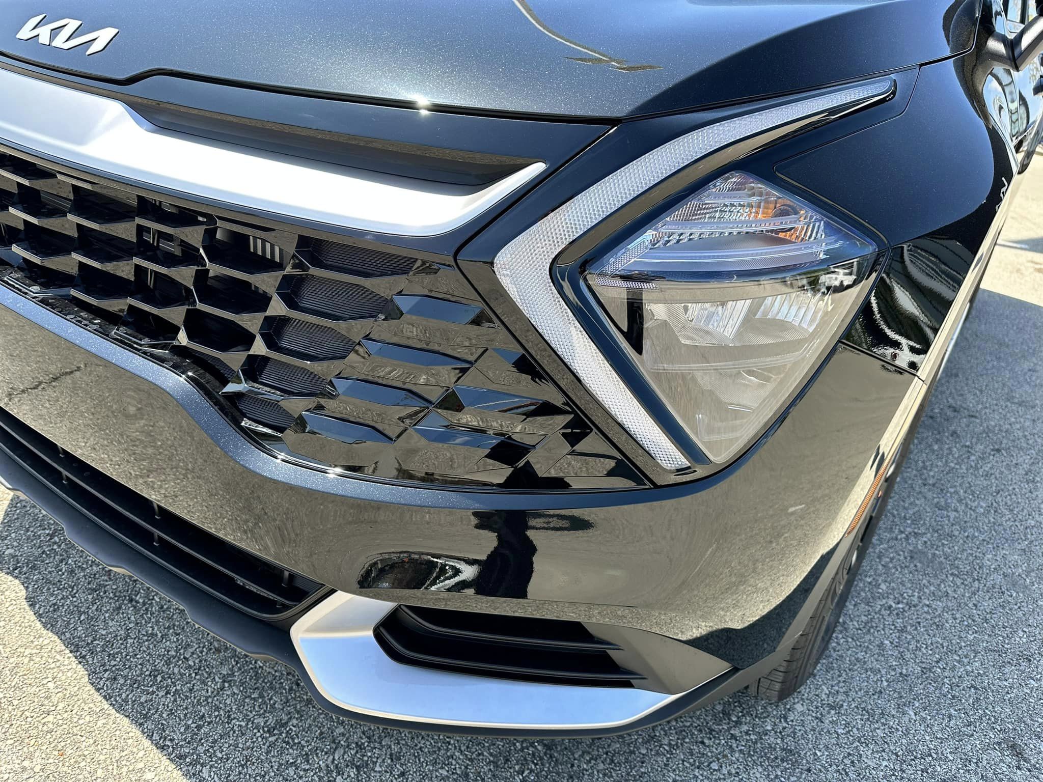 2023 Kia Sportage Hybrid - Fusion Black - EX Trim - Driver's Side Headlight Close Up