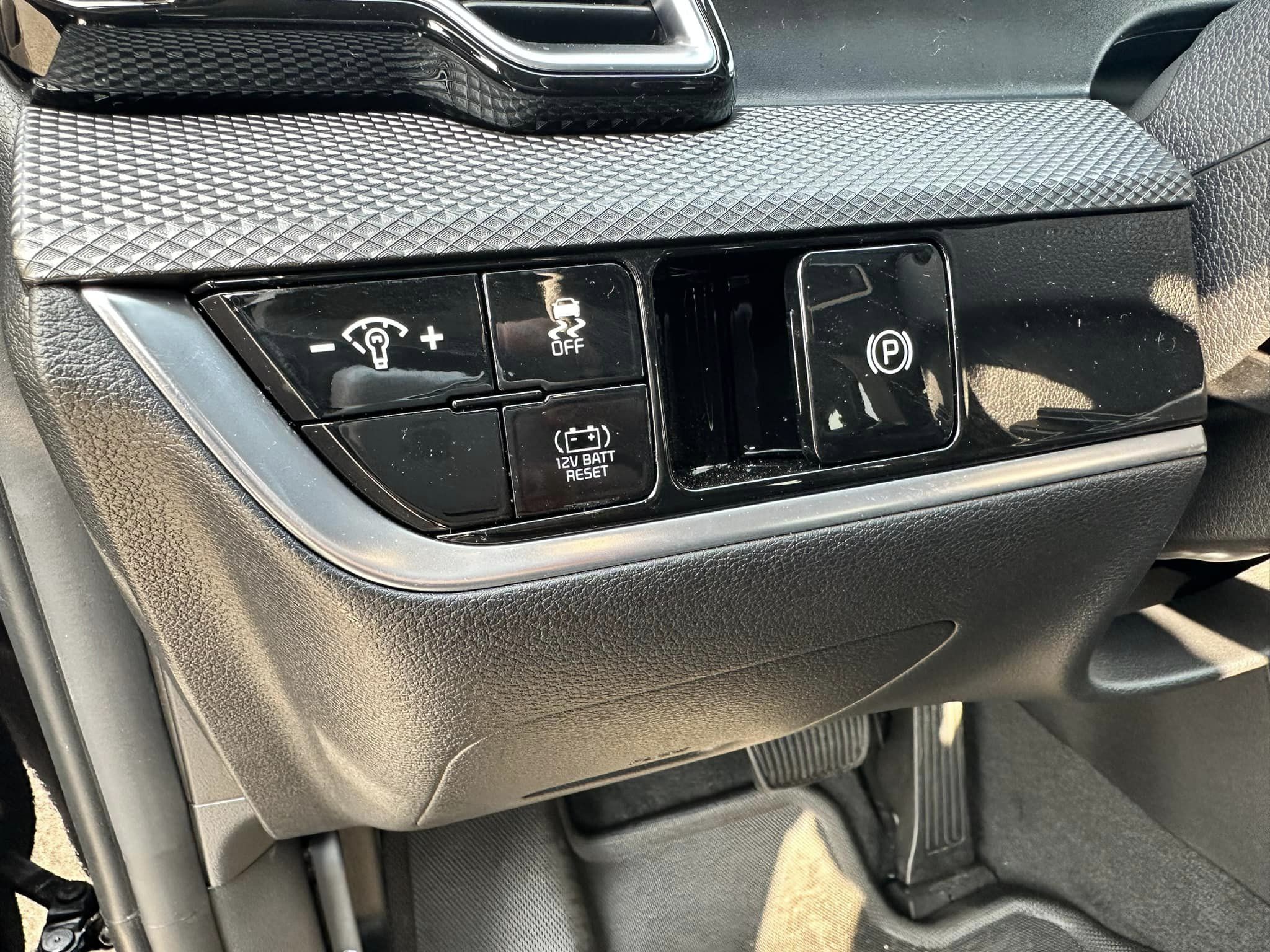 2023 Kia Sportage Hybrid - Fusion Black - LX Trim - Dash Controls