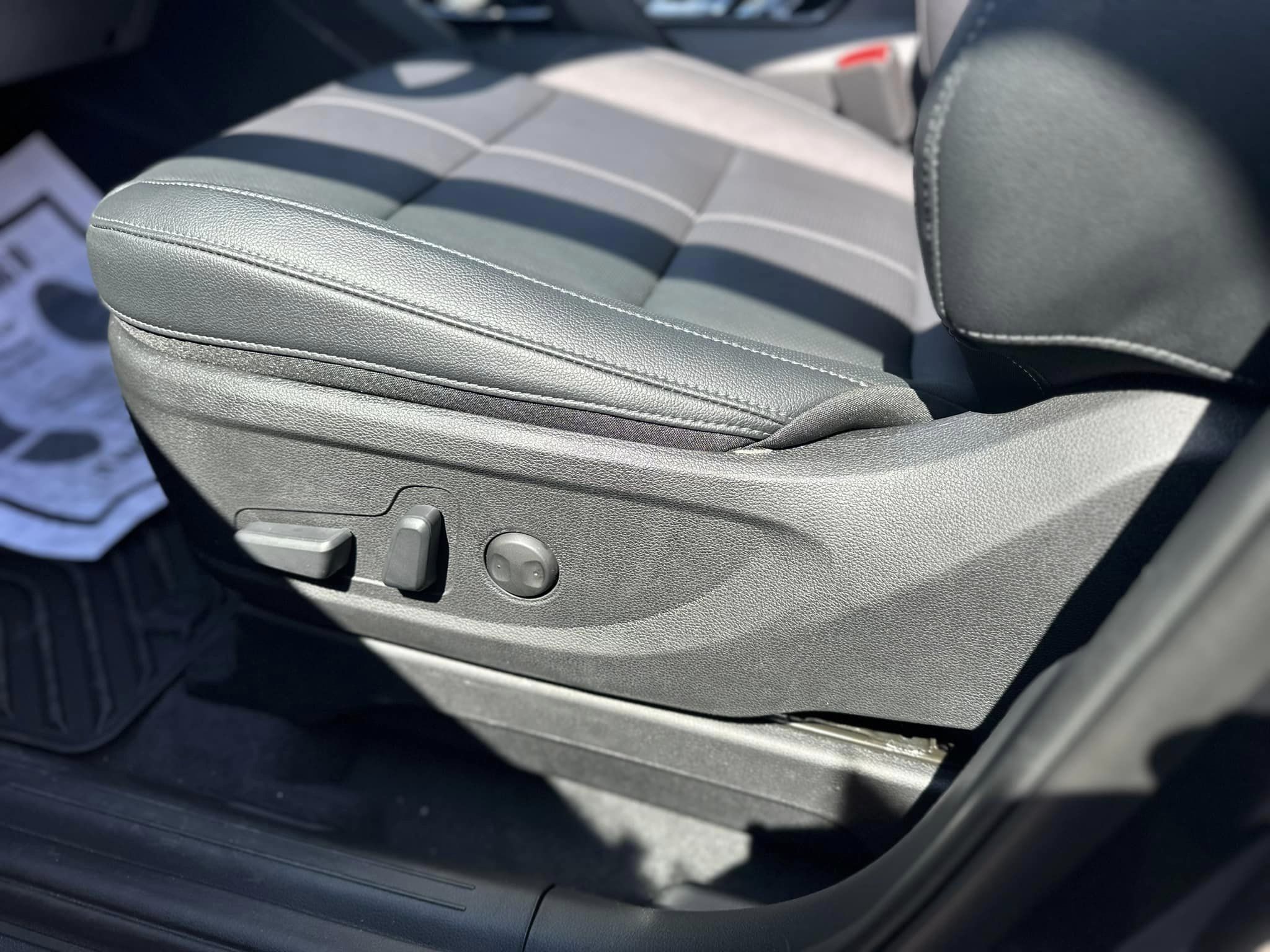 2023 Kia Telluride - EX Trim - Gravity Gray - Driver's Seat Controls