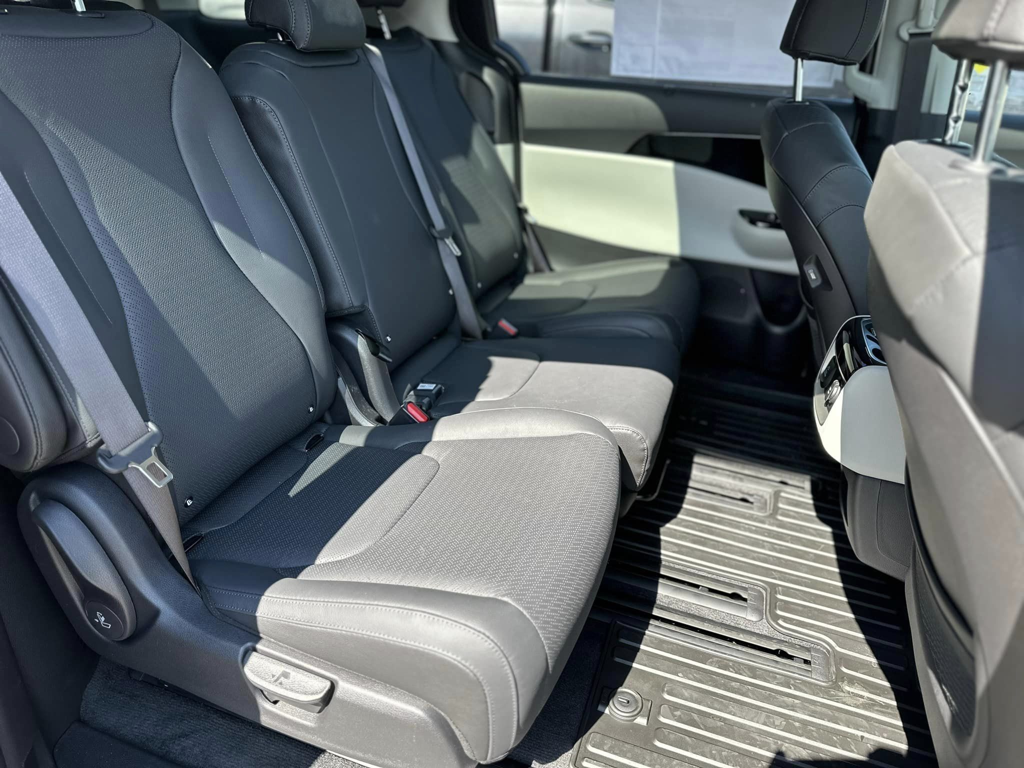 2023 Kia Carnival - Ceramic Gray - SX Prestige Trim - 2nd Row with Center Seat