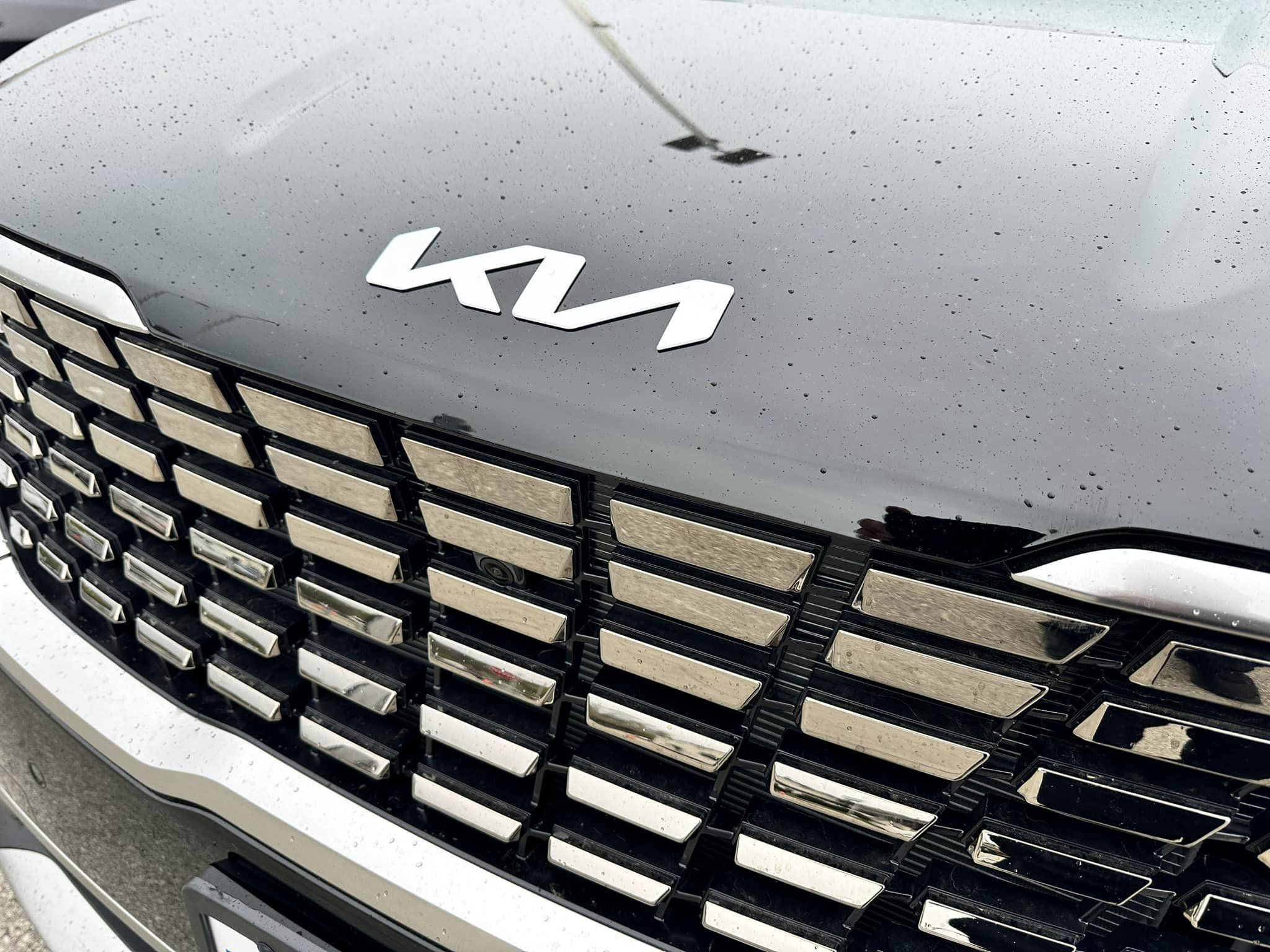 2023 Kia Carnival -  Aurora Black Pearl - SX Prestige Trim - Grill Close Up