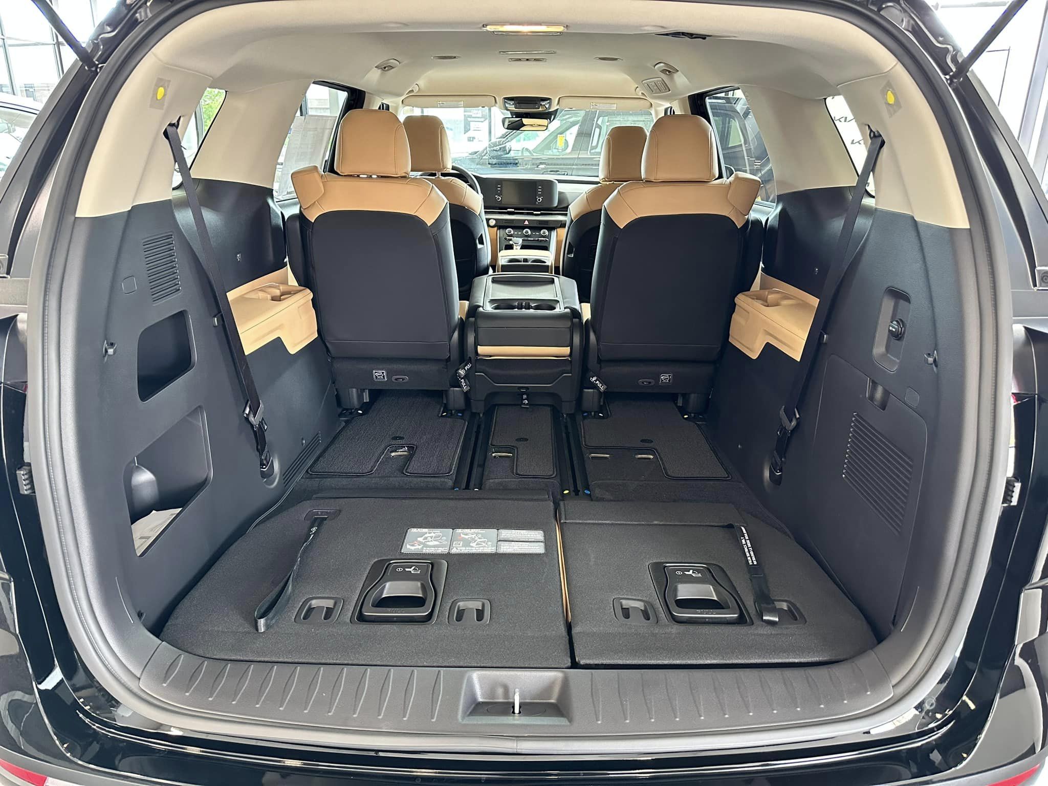 2024 Kia Carnival -  Aurora Black Pearl - LX Seat Package - 