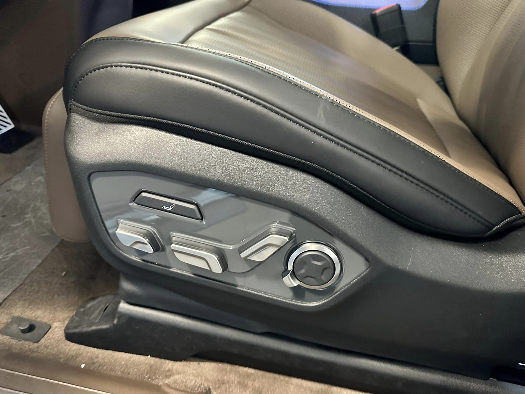 2024 Kia EV9 - Gravity Gray/Black Interior - GT-Line Preview Trim - 