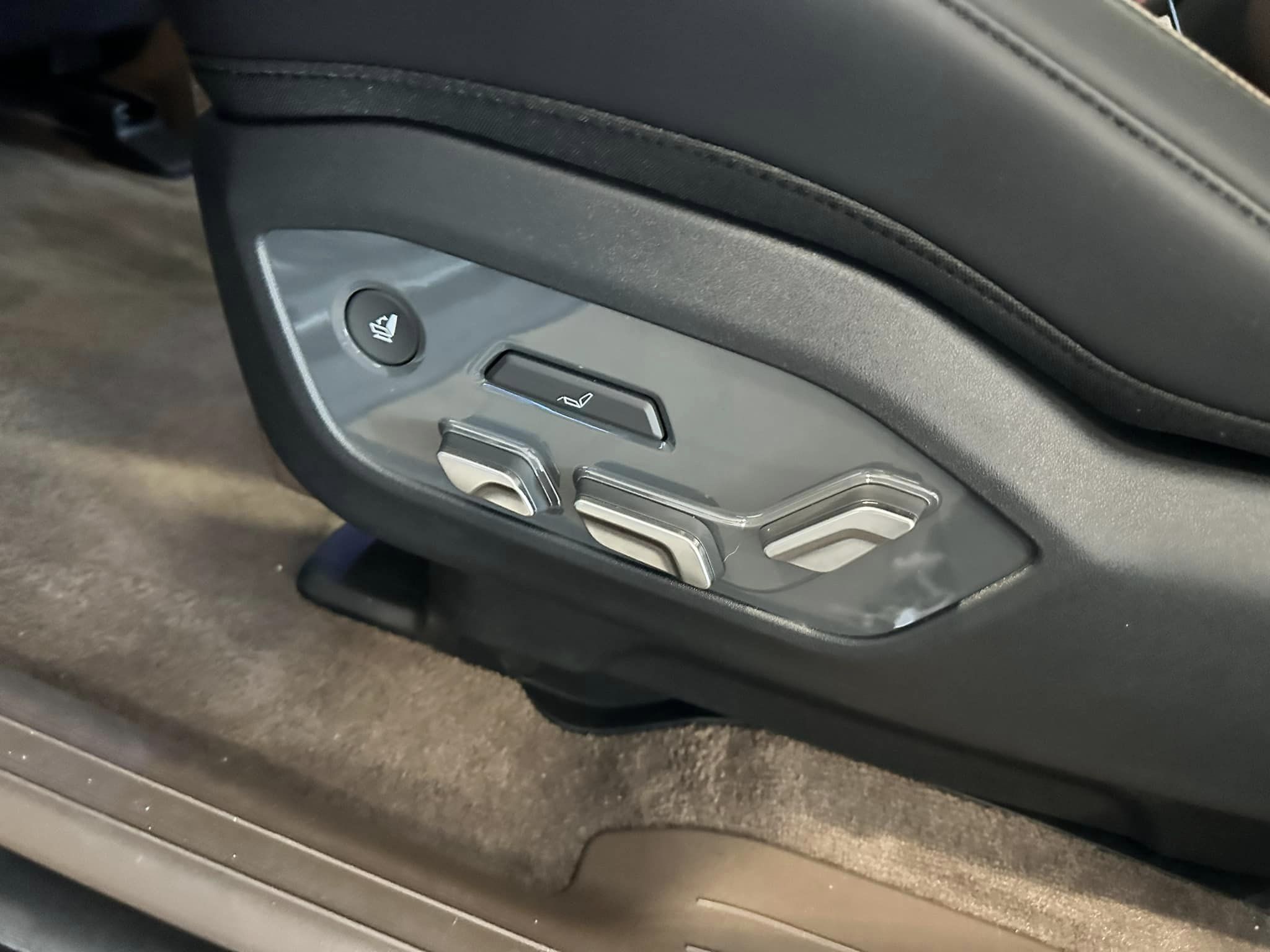 2024 Kia EV9 - Gravity Gray/Black Interior - GT-Line Preview Trim - 