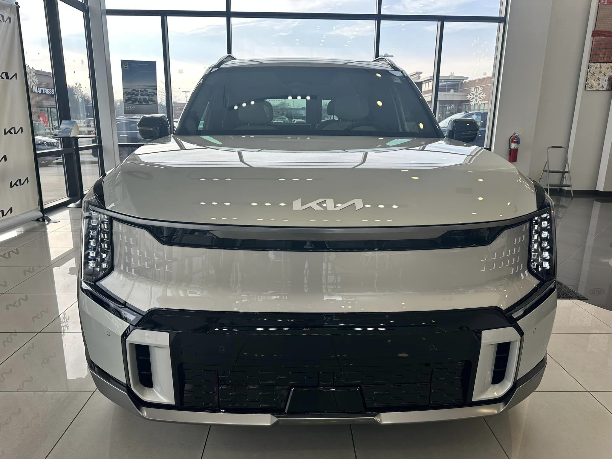 2024 Kia EV9 - Ivory Silver/Gray Interior - GT-Line Trim - 