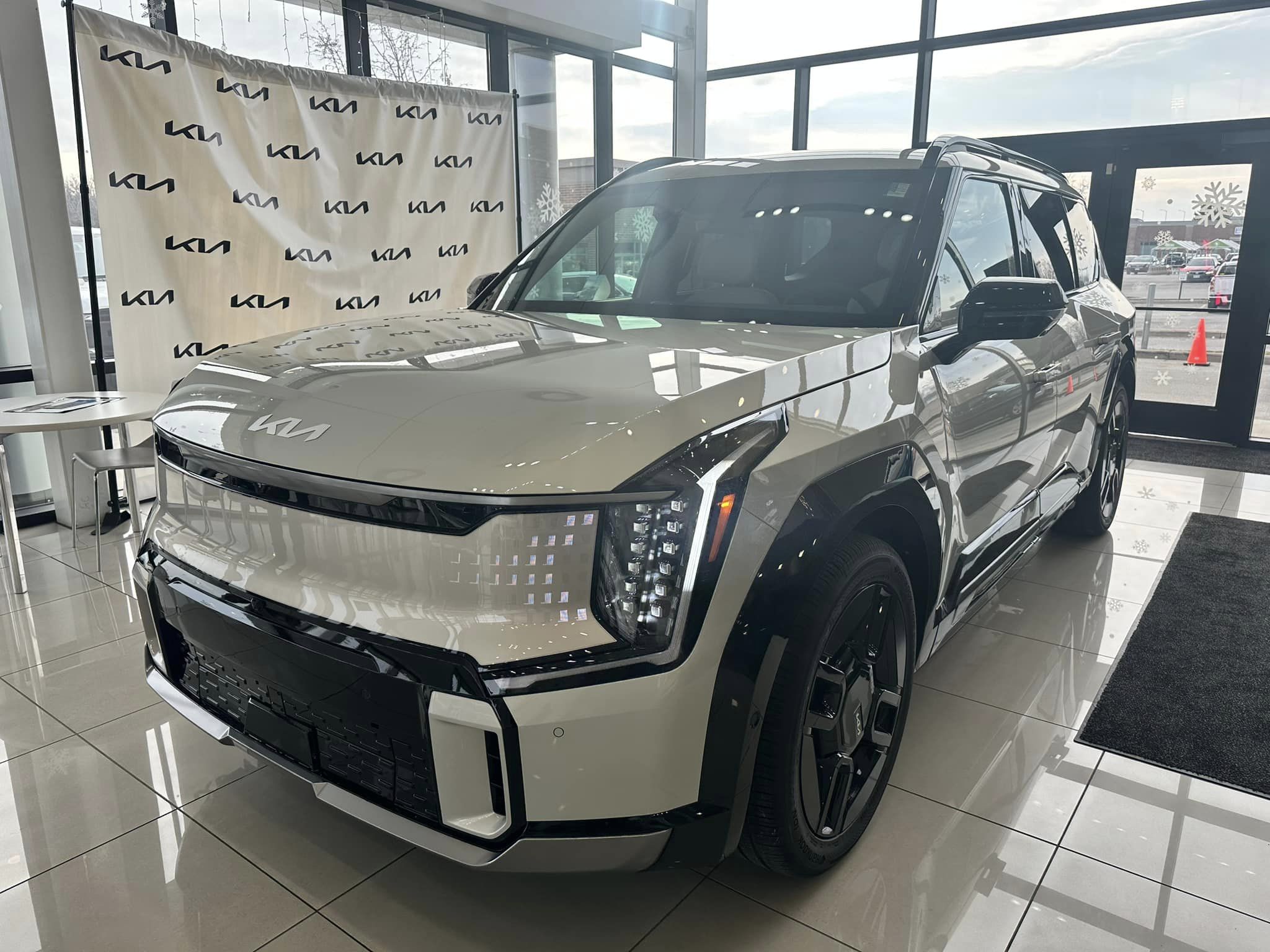 2024 Kia EV9 - Ivory Silver/Gray Interior - GT-Line Trim - 