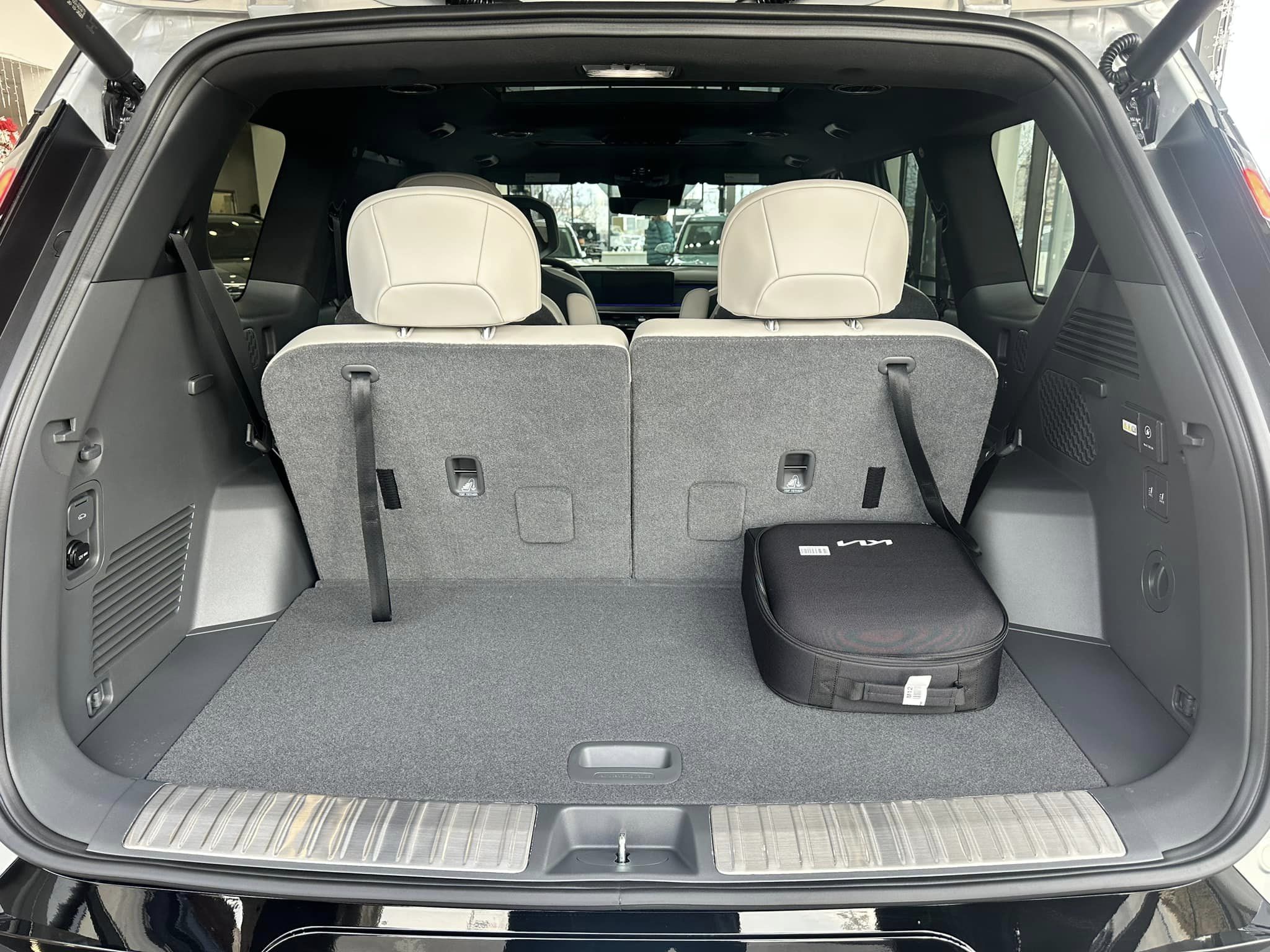 2024 Kia EV9 - Ivory Silver/Gray Interior - GT-Line Trim - 