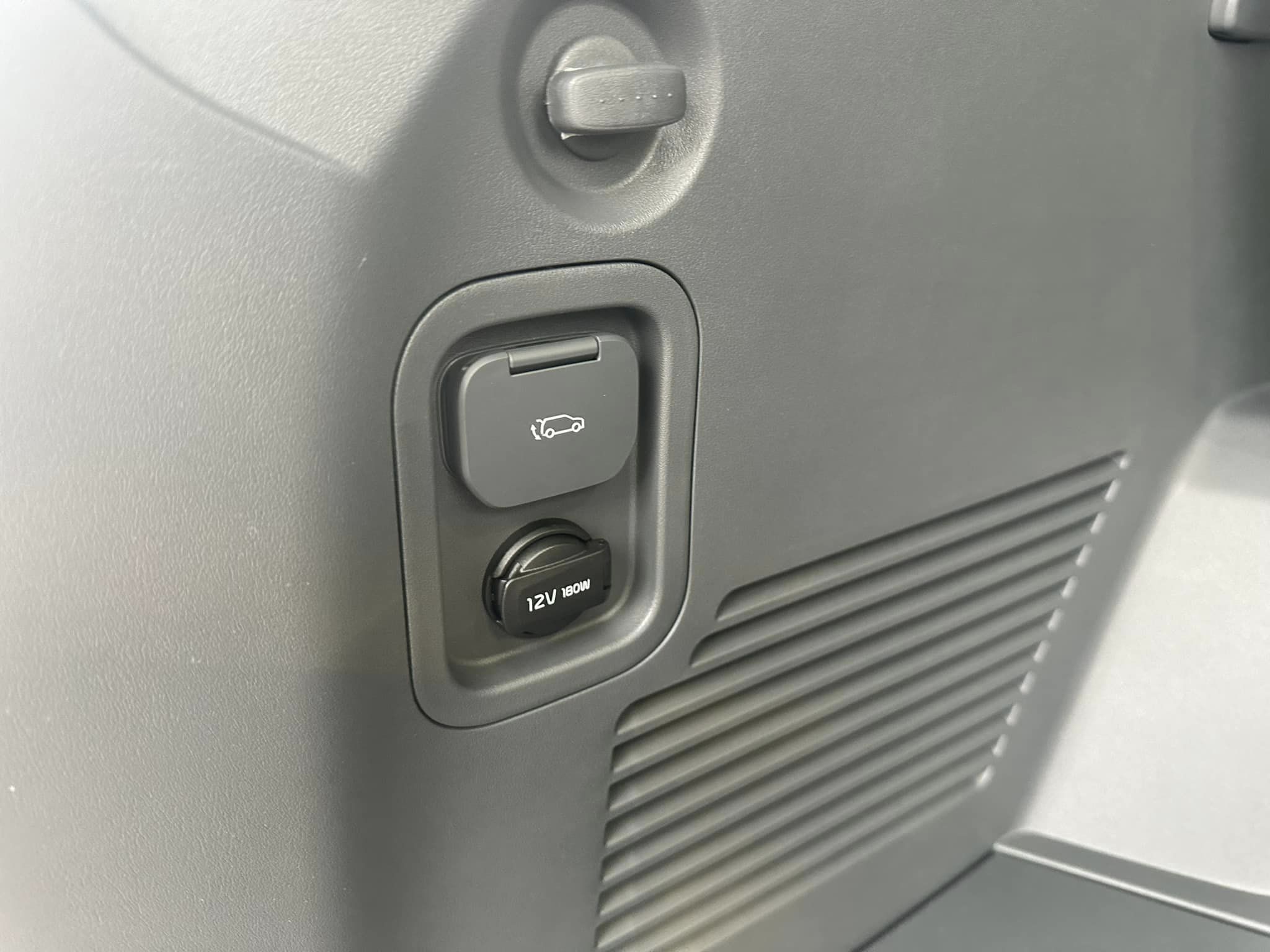 2024 Kia EV9 - Ice Green/Light Gray Interior - Wave AWD Trim - 