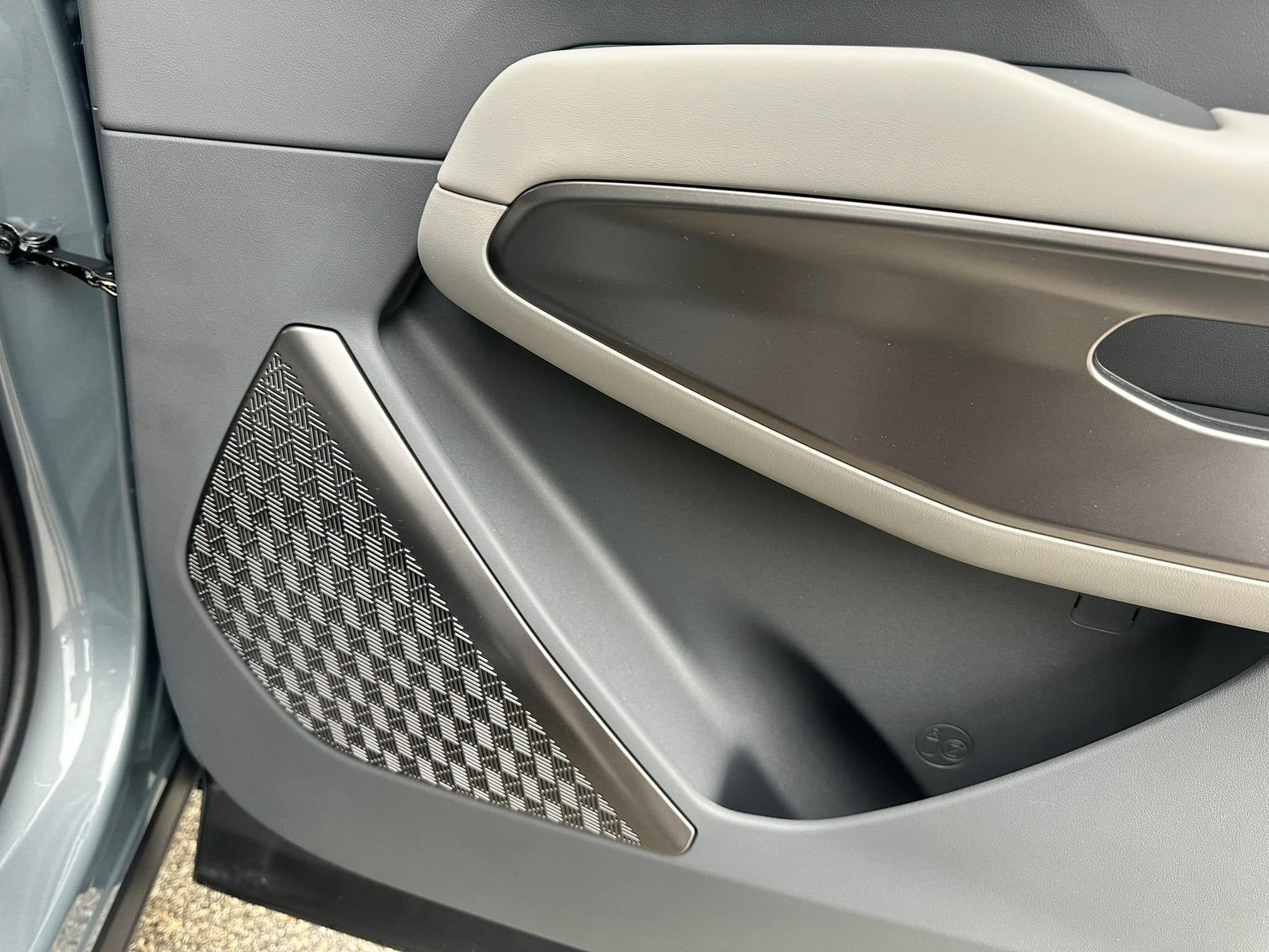 2024 Kia EV9 - Ice Green/Light Gray Interior - Wave AWD Trim - 