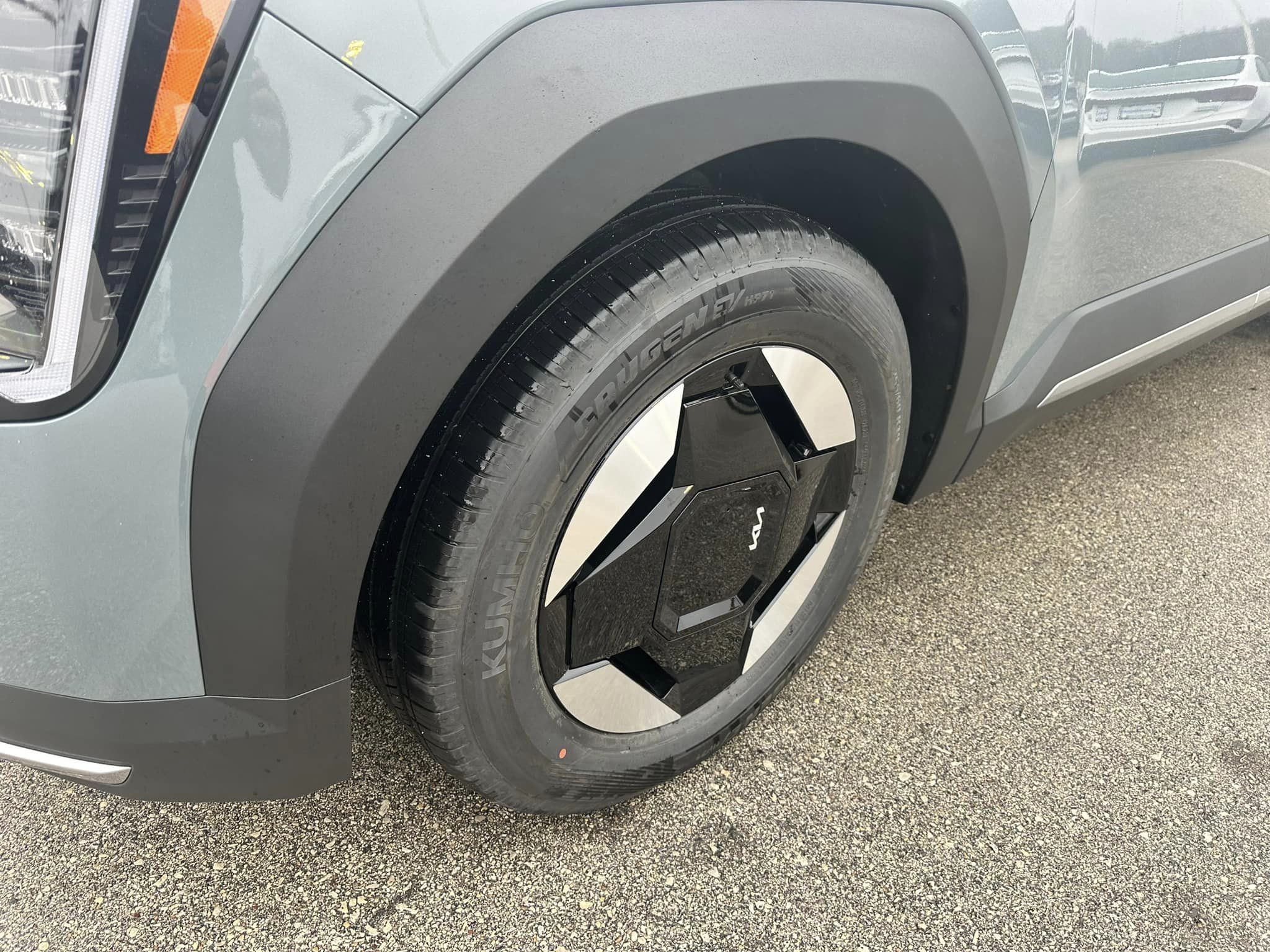 2024 Kia EV9 - Ice Green/Light Gray Interior - Wave AWD Trim - 
