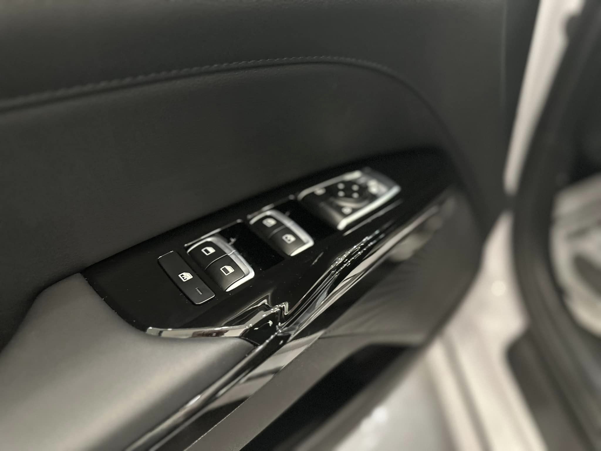 2023 Kia K5 - Glacial White Pearl - Driver's Door Controls
