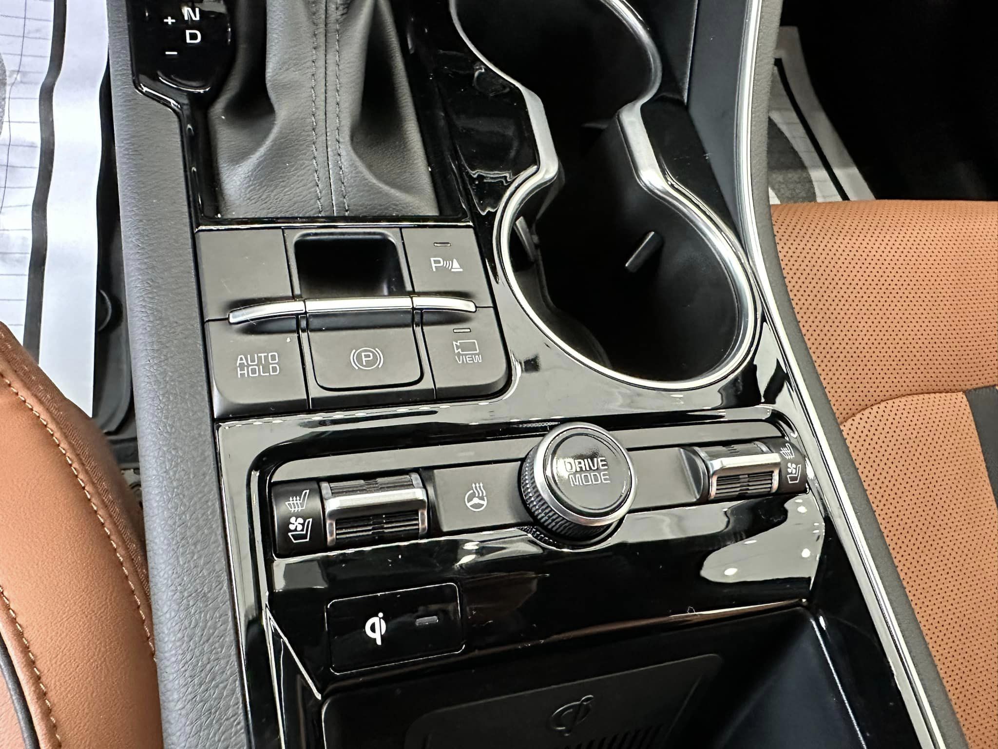 2023 Kia K5 - Saphire Blue GT FWD - Center Console
