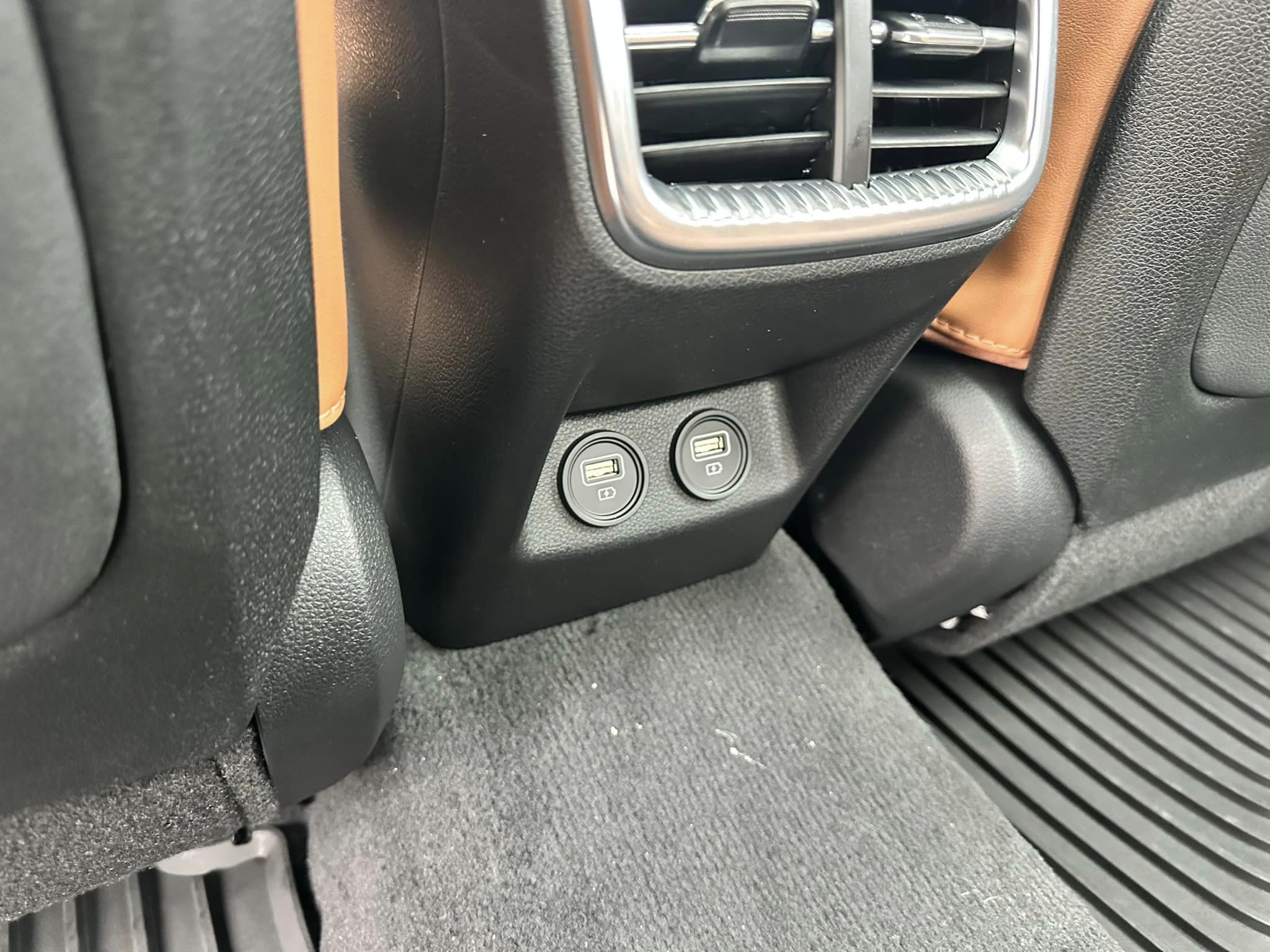 2024 Kia K5 - Ebony Black GT FWD - Rear USB C Ports