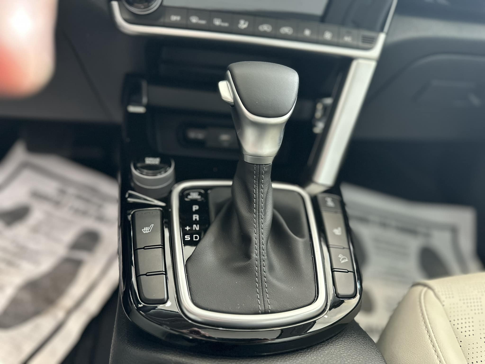 2023 Kia Seltos - Neptune Blue - EX Trim - Center Console