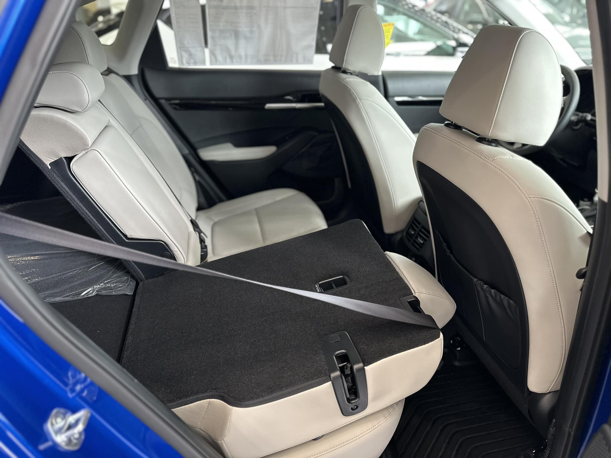 2023 Kia Seltos - Neptune Blue - EX Trim - 2nd Row Seat Down