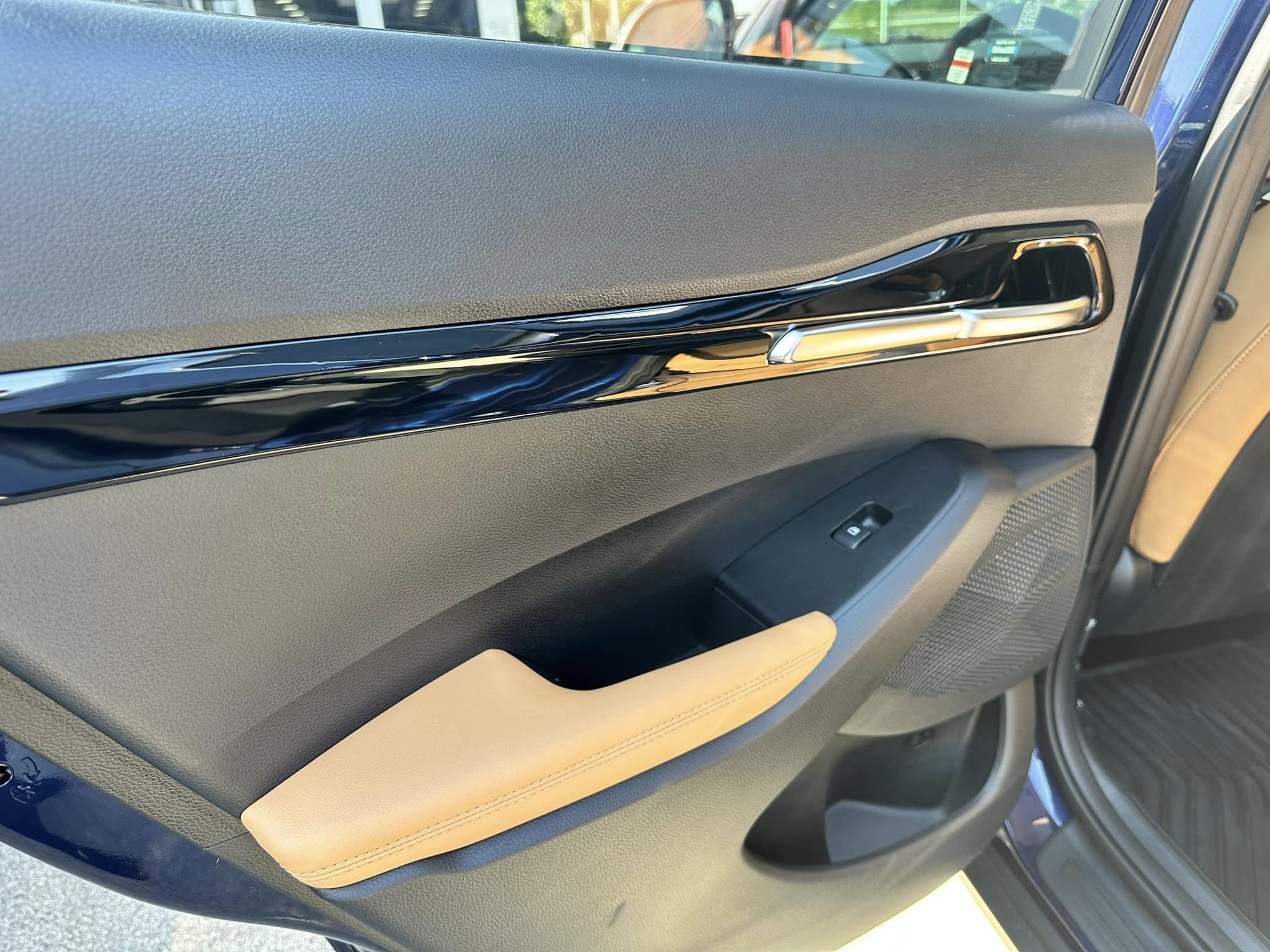 2024 Kia Seltos - Dark Ocean Blue/Gentle Brown - EX Trim - Passenger Door Inside View