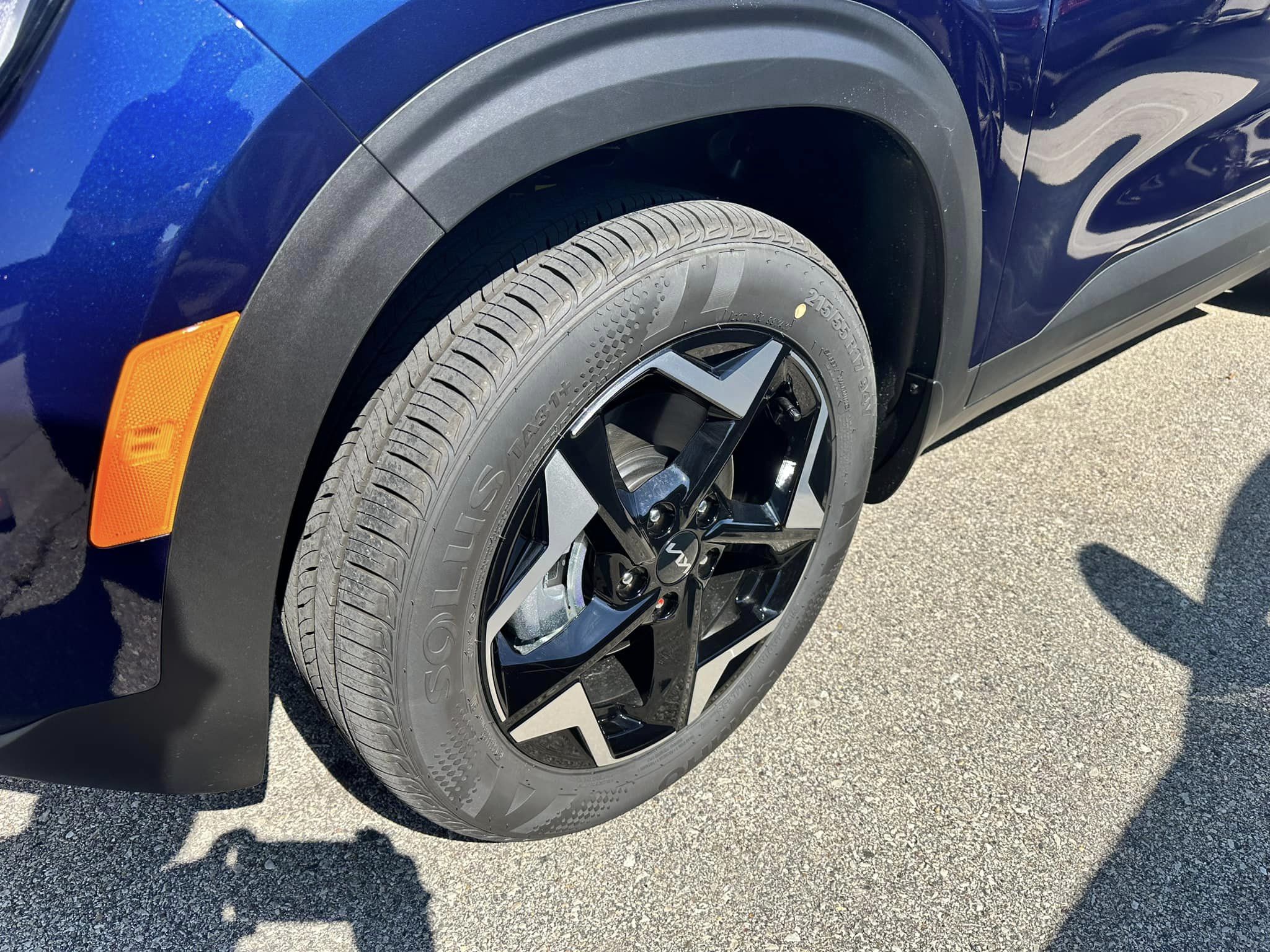 2024 Kia Seltos - Dark Ocean Blue/Gentle Brown - EX Trim - Rims