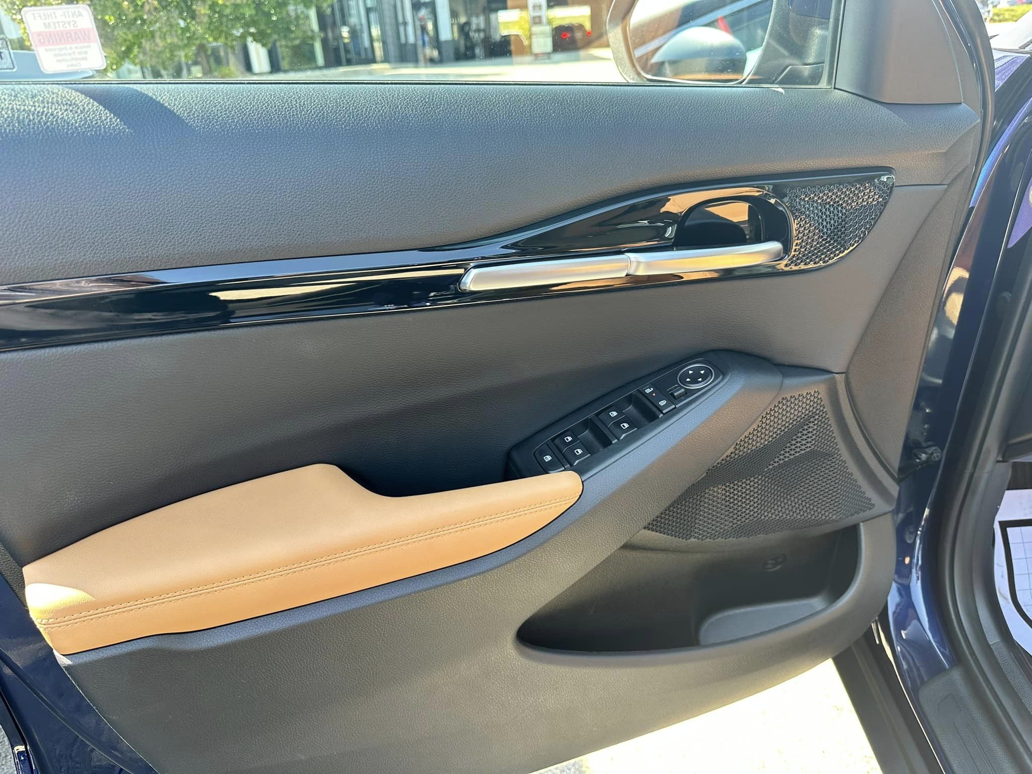 2024 Kia Seltos - Dark Ocean Blue/Gentle Brown - EX Trim - Driver Door Inside