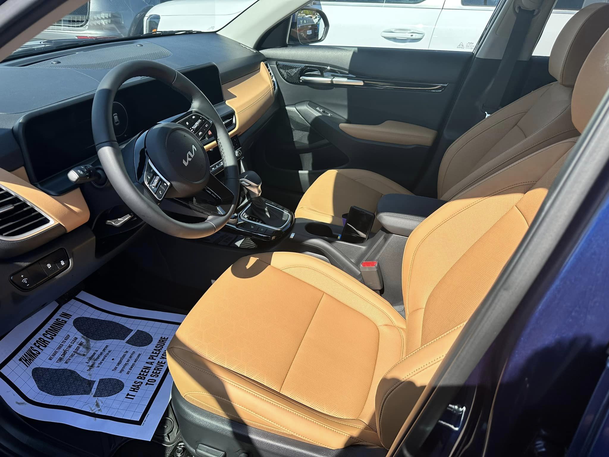 2024 Kia Seltos - Dark Ocean Blue/Gentle Brown - EX Trim - Driver Compartment