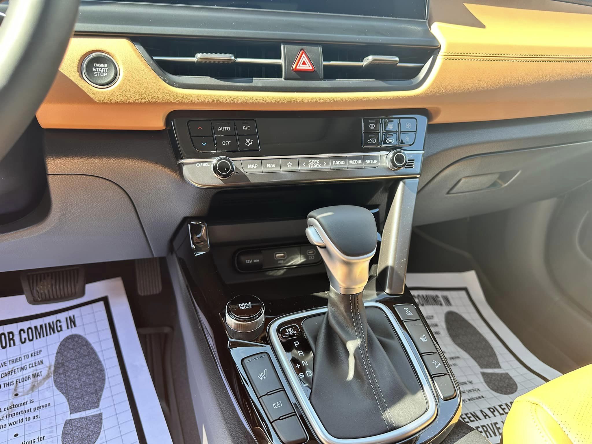 2024 Kia Seltos - Dark Ocean Blue/Gentle Brown - EX Trim - Center Dash View