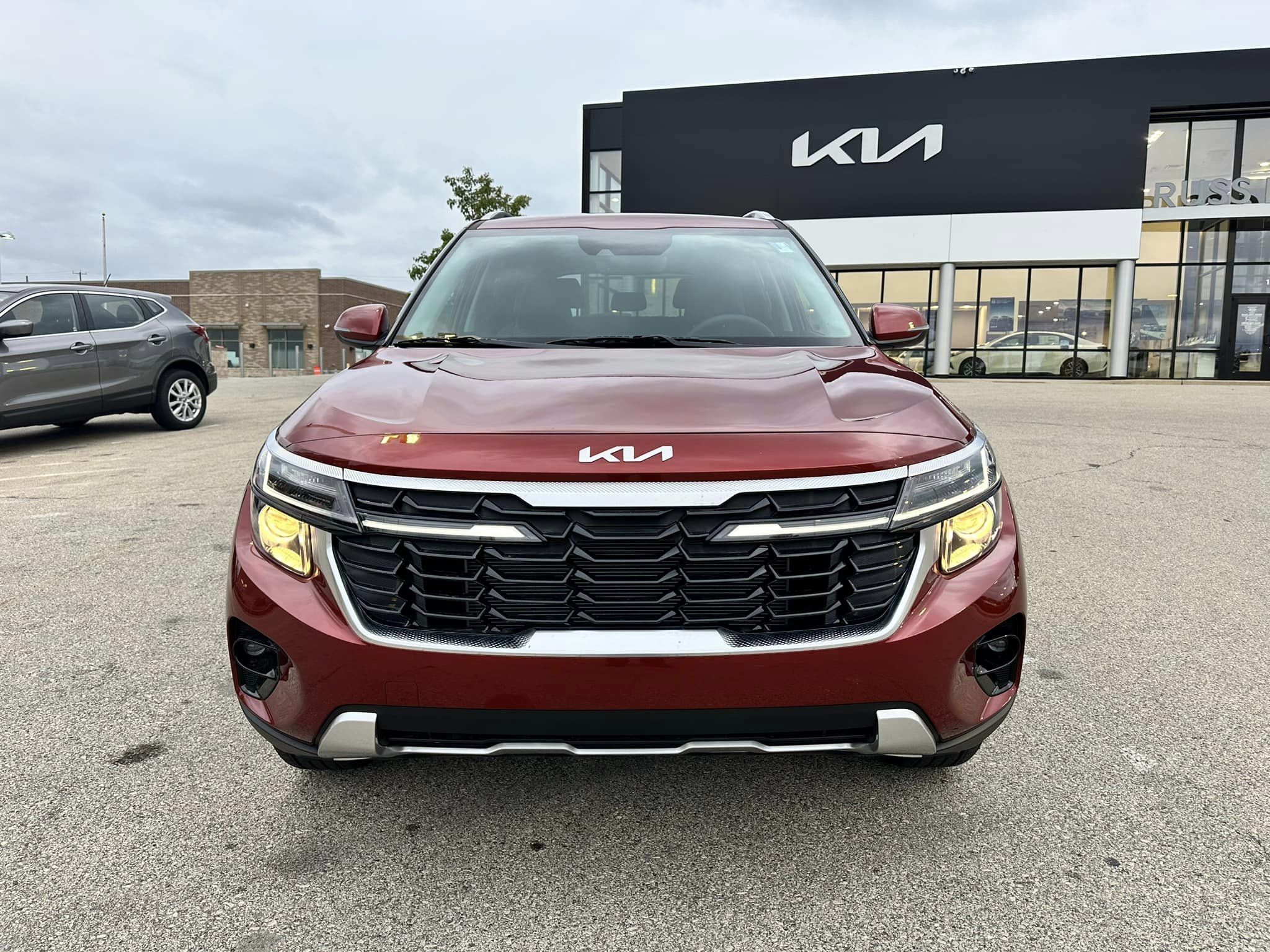 2024 Kia Seltos - Mars Orange - S Trim - Front View