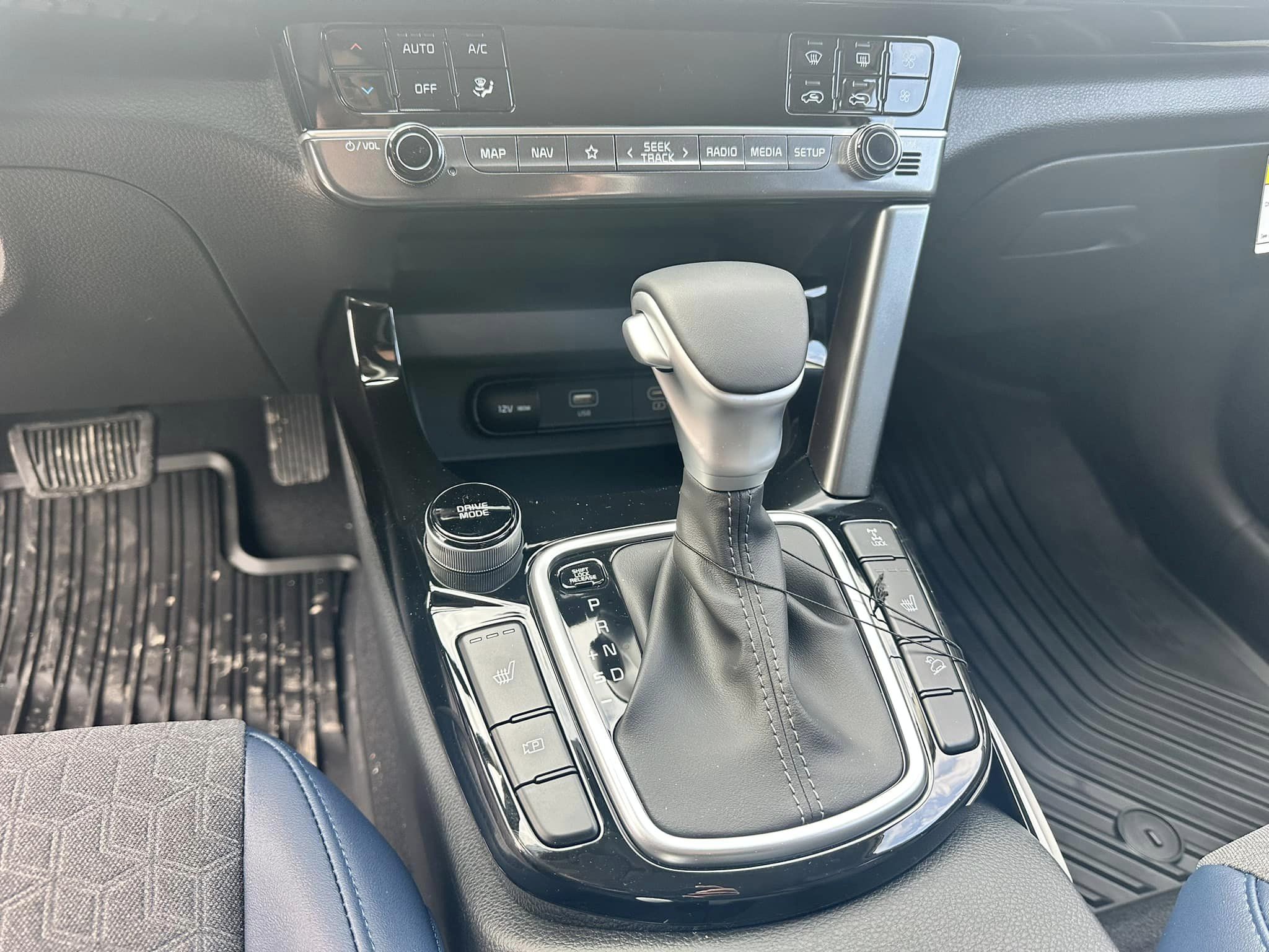 2024 Kia Seltos - Snow White Pearl - S Trim - 