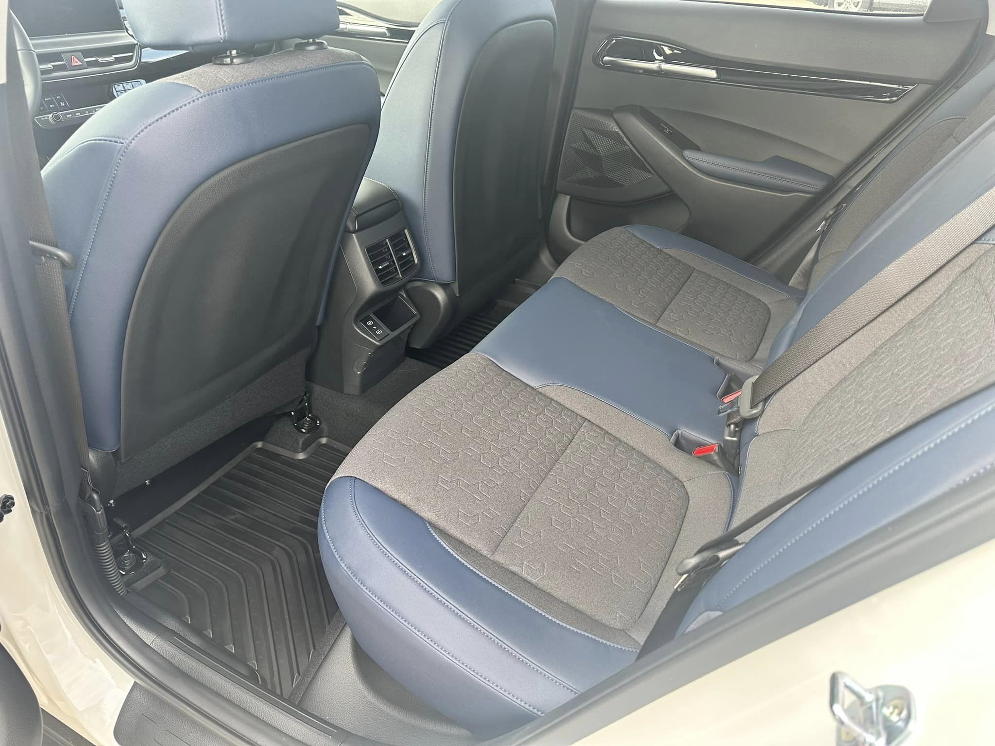 2024 Kia Seltos - Snow White Pearl - S Trim - 