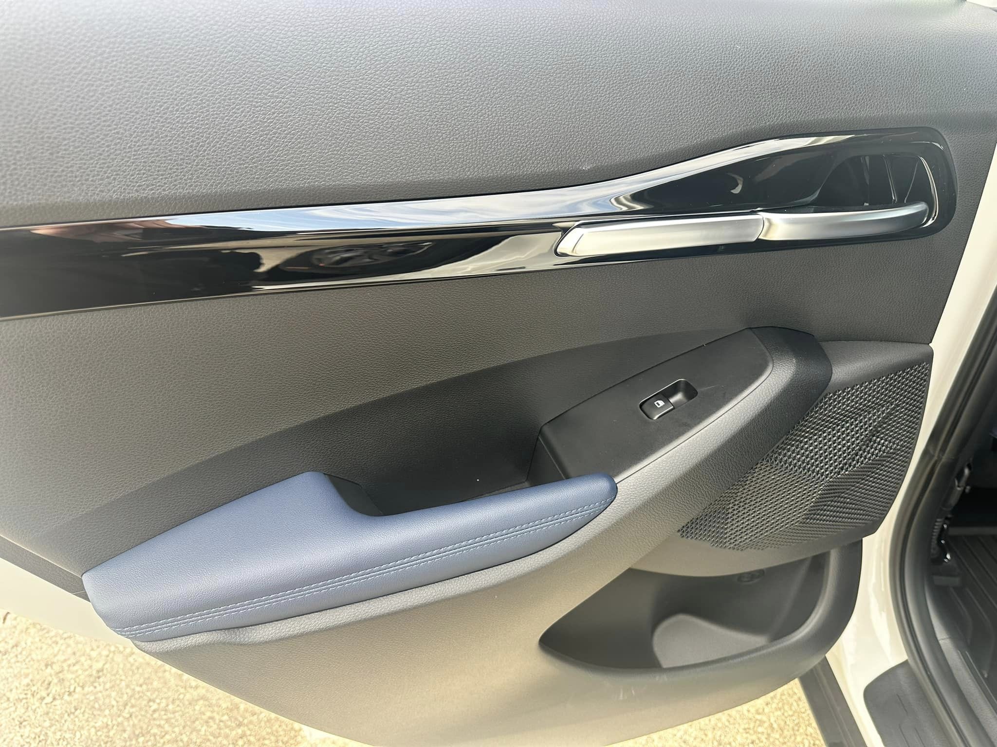 2024 Kia Seltos - Snow White Pearl - S Trim - 