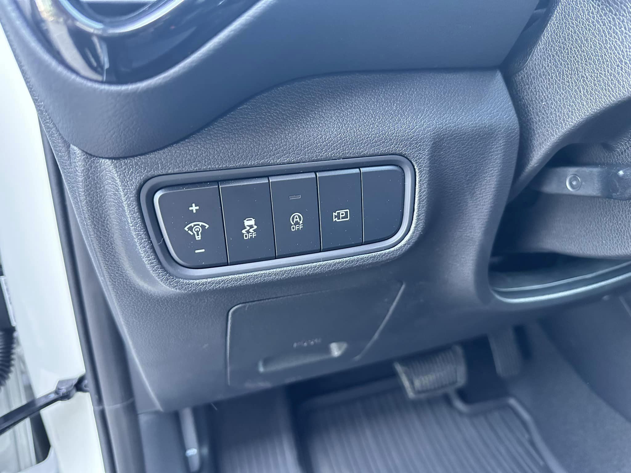 2023 Kia Soul - Clear White w/Black Roof - S Trim - Dash Controls