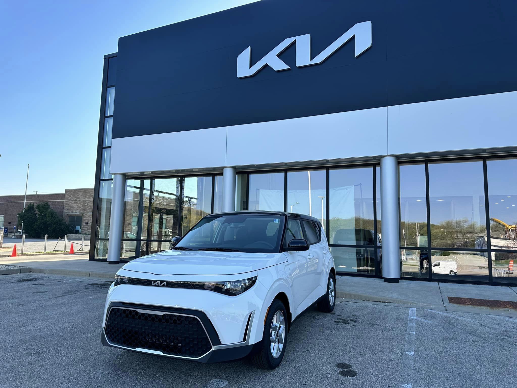 2023 Kia Soul -  Clear White w/Black Roof - S Trim - large View Driver's Side