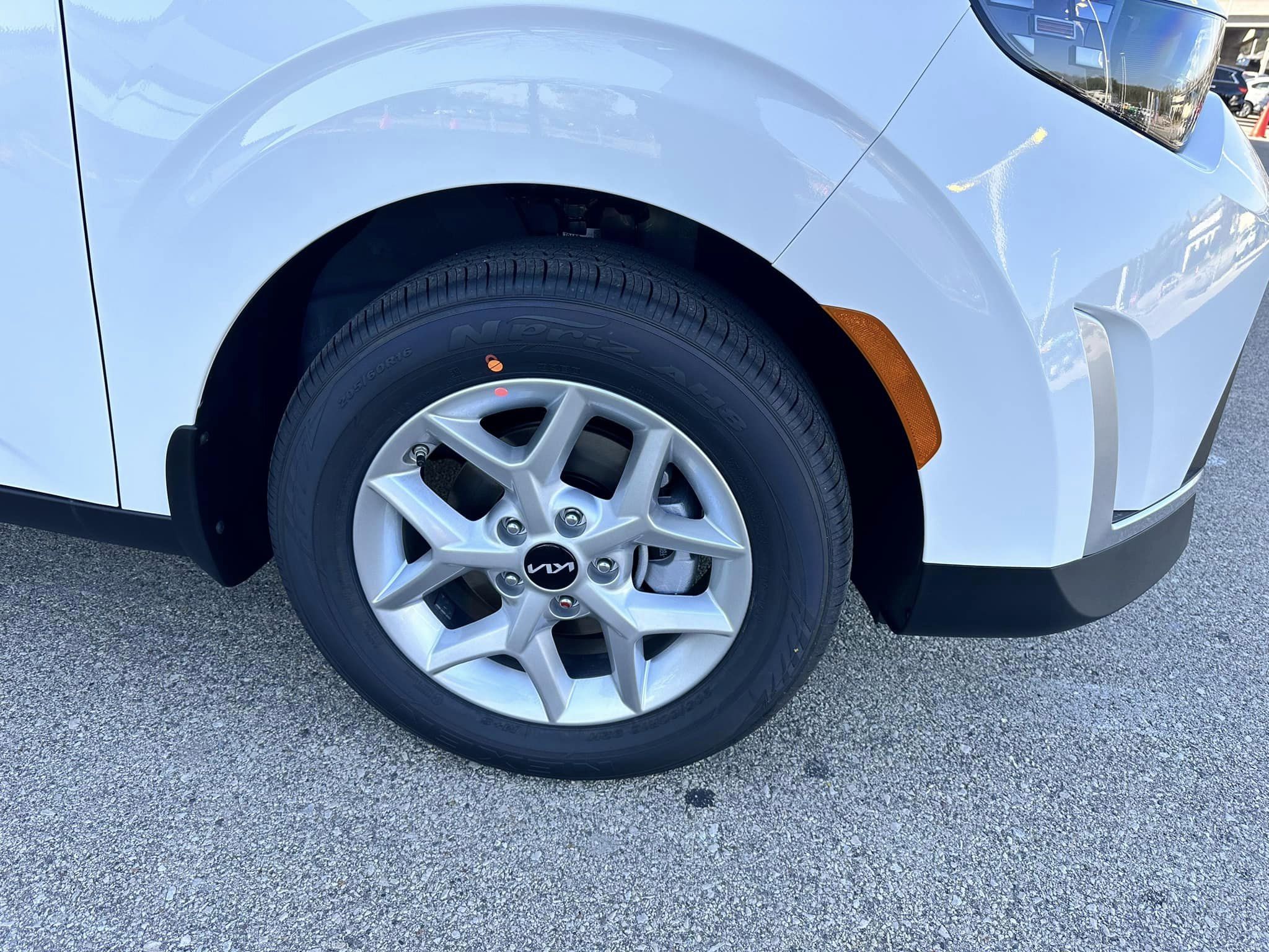 2023 Kia Soul - Clear White w/Black Roof - S Trim - Rims