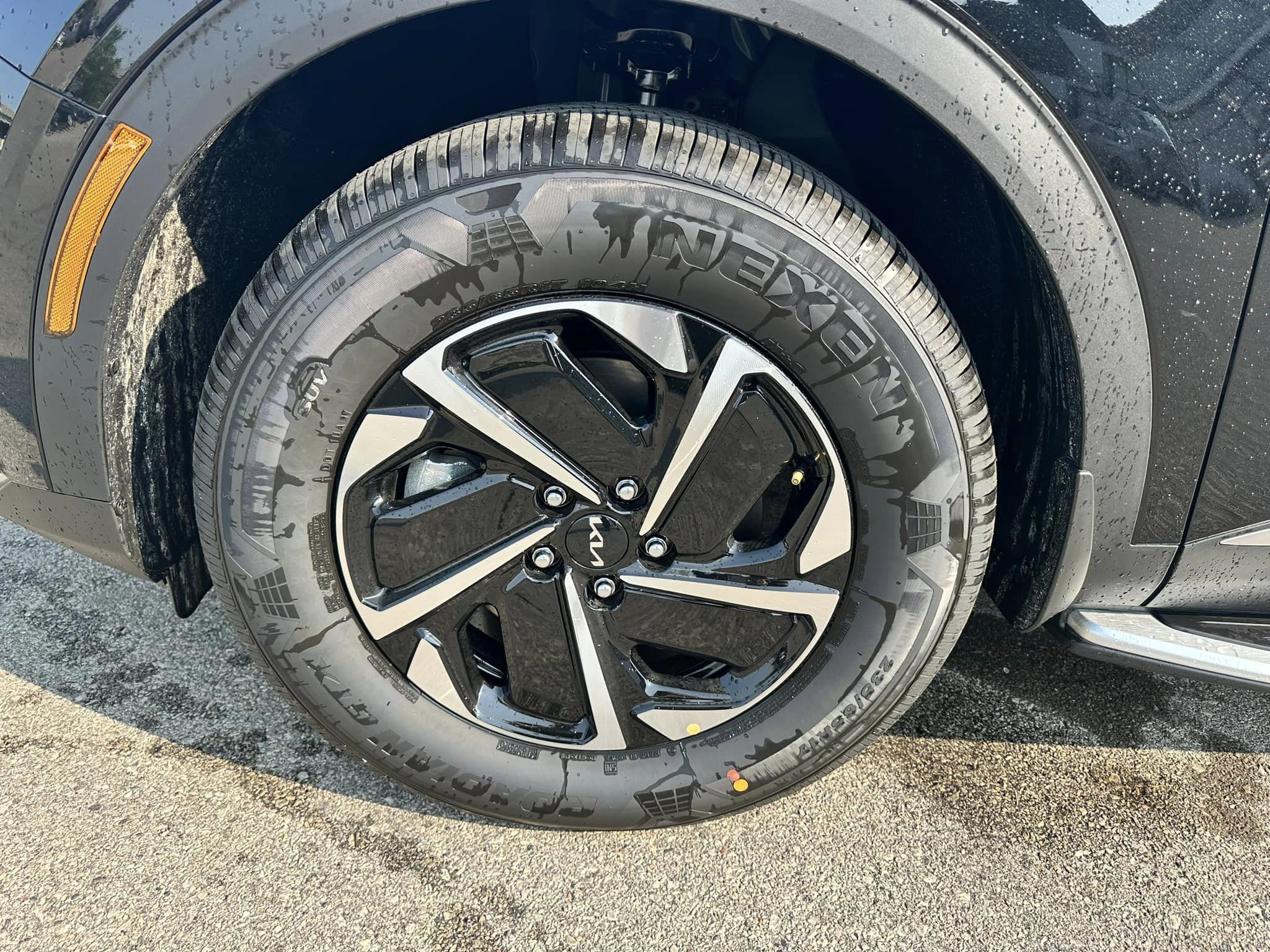 2023 Kia Sportage Hybrid - Fusion Black - LX Trim - Rims