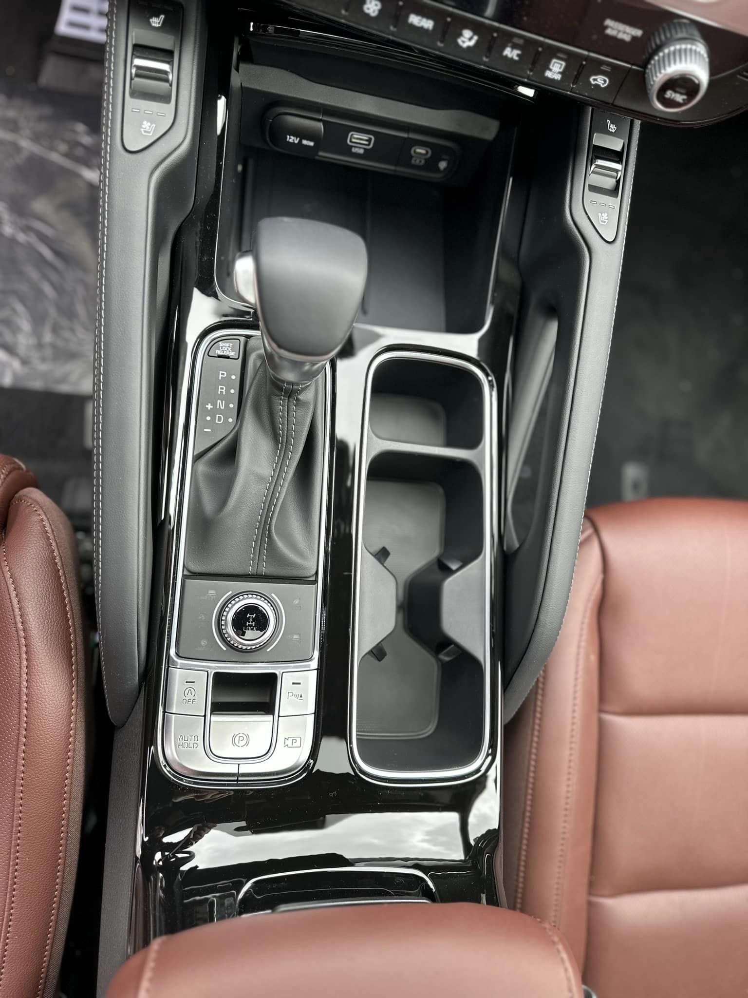 2023 Kia Telluride - SX Trim - Center Console