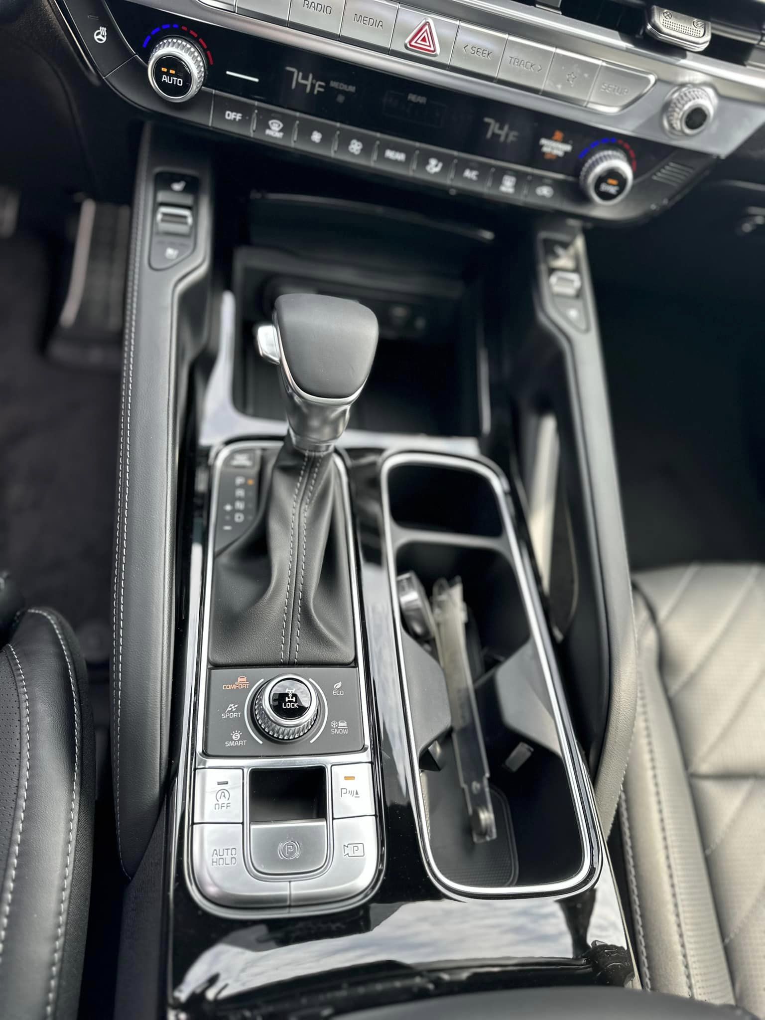 2023 Kia Telluride - SX Prestige X-Pro Trim - Center Console