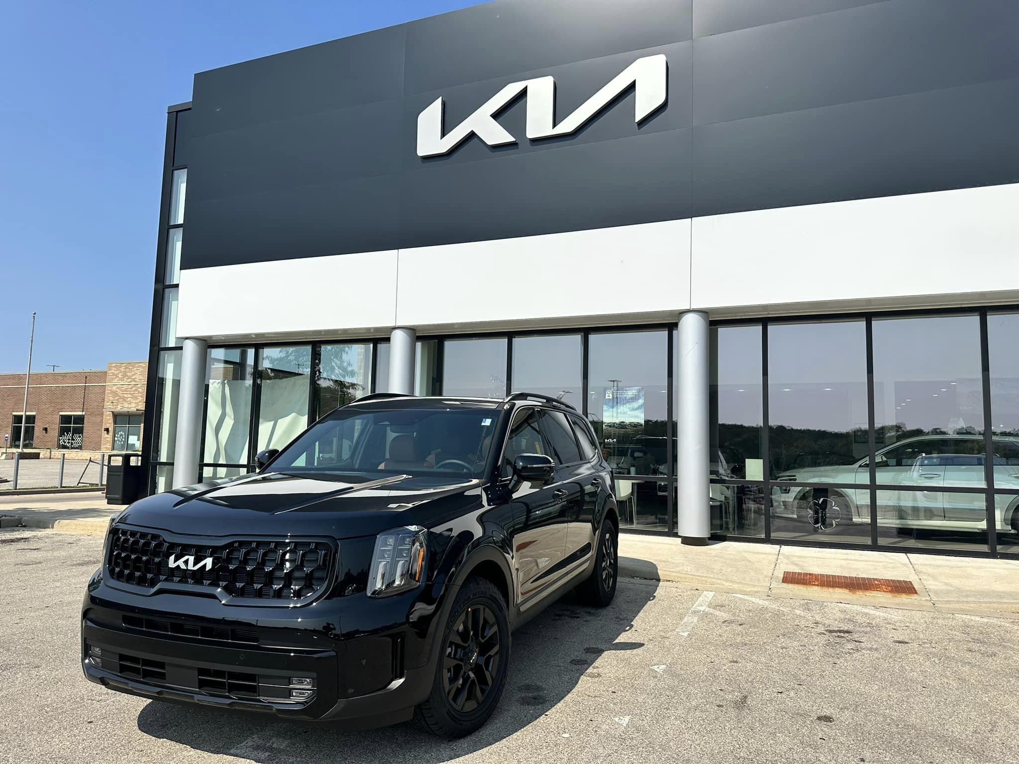 2024 Kia Telluride - SX X-Pro Trim - Ebony Black - 