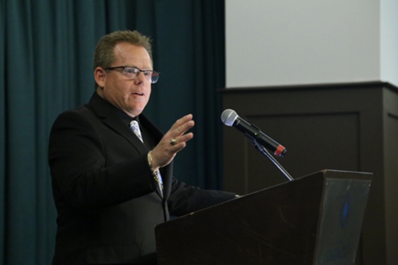 Zippidy Gives the first speech at President's Club 2017